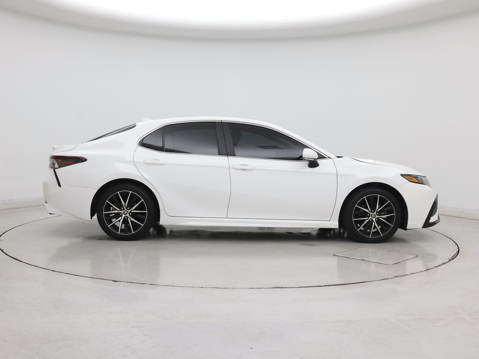 2024 Toyota Camry SE - Photo 8