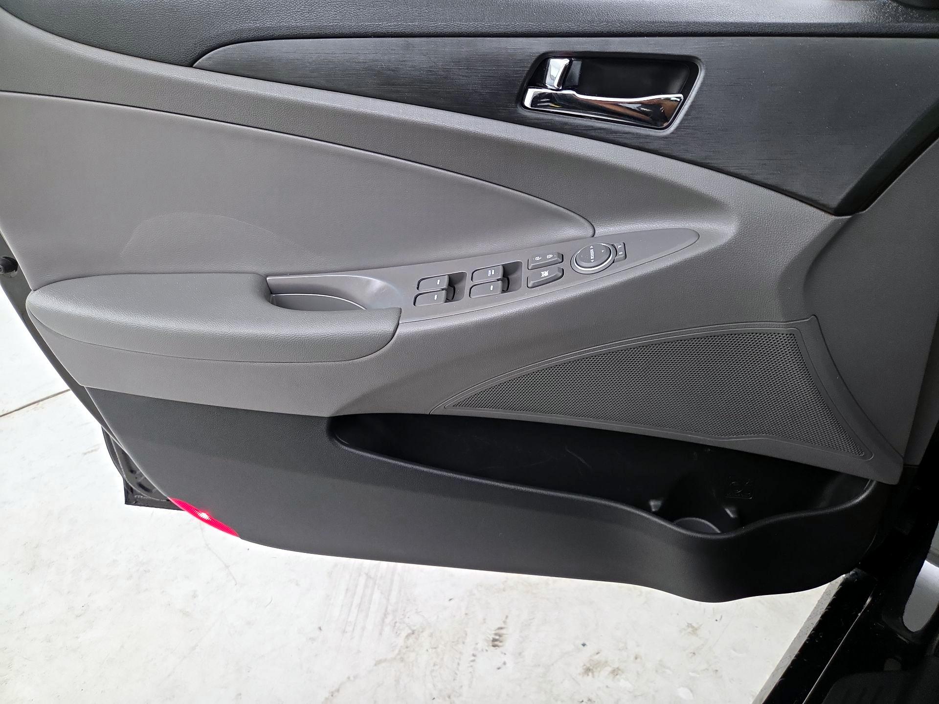 Thumbnail: 2014 Hyundai Sonata - 12
