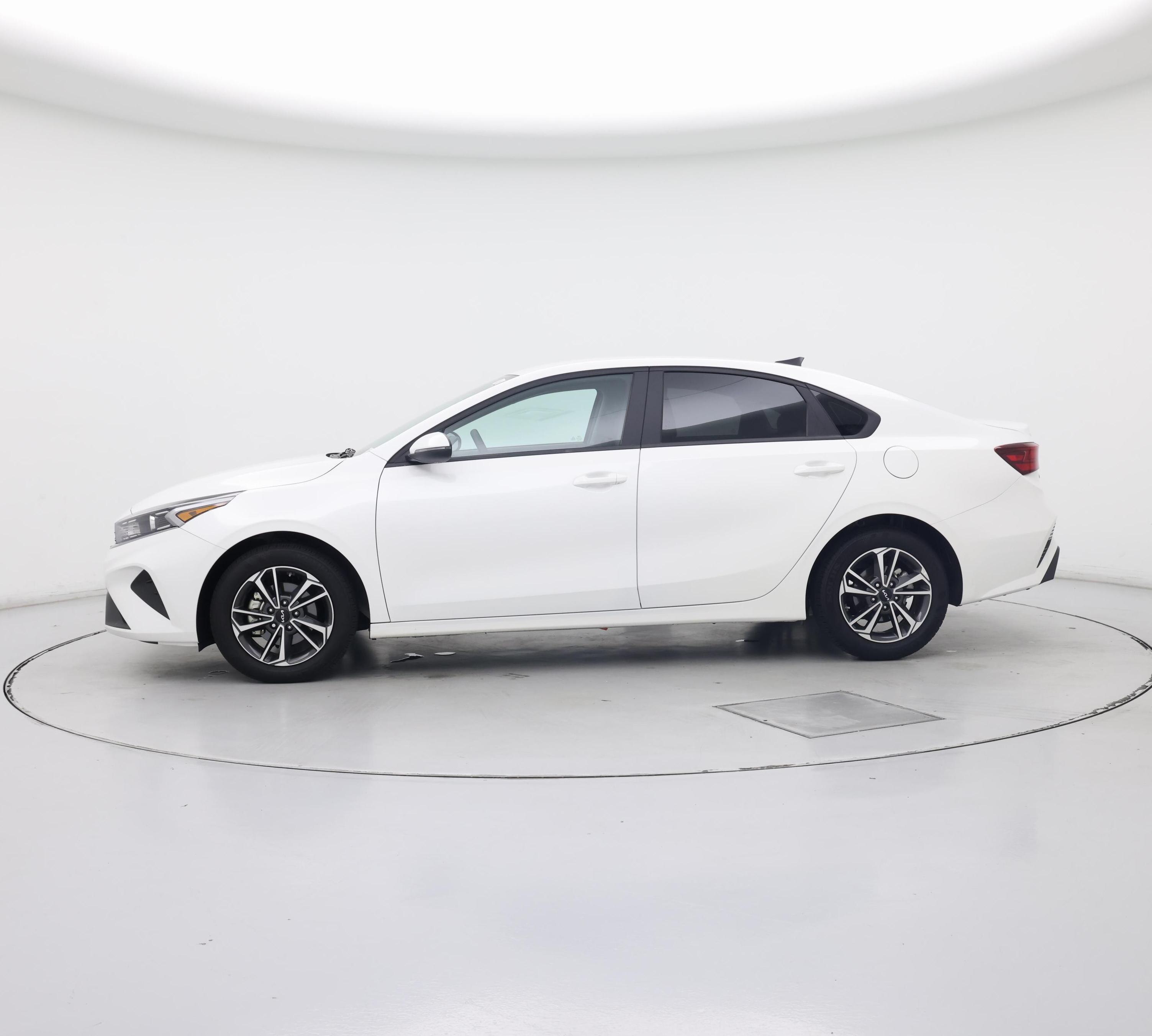 Thumbnail: 2024 Kia Forte - 3