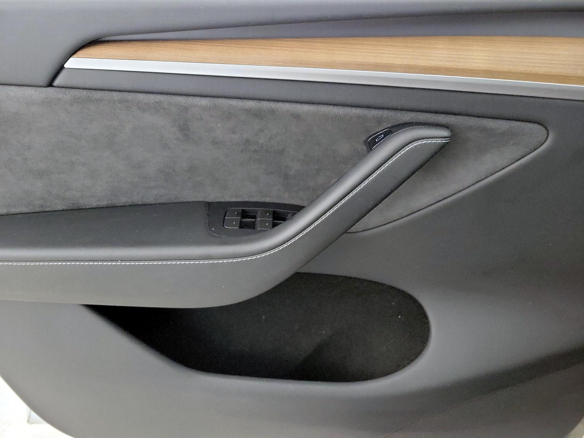 Thumbnail: 2023 Tesla Model Y - 12