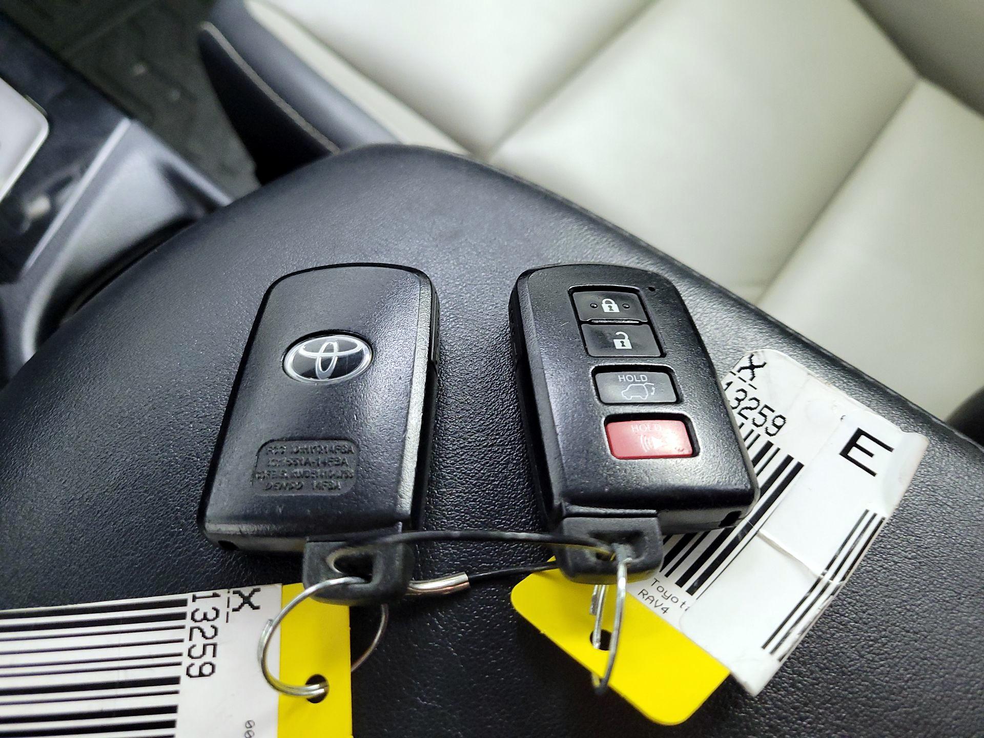 Thumbnail: 2017 Toyota RAV4 - 18