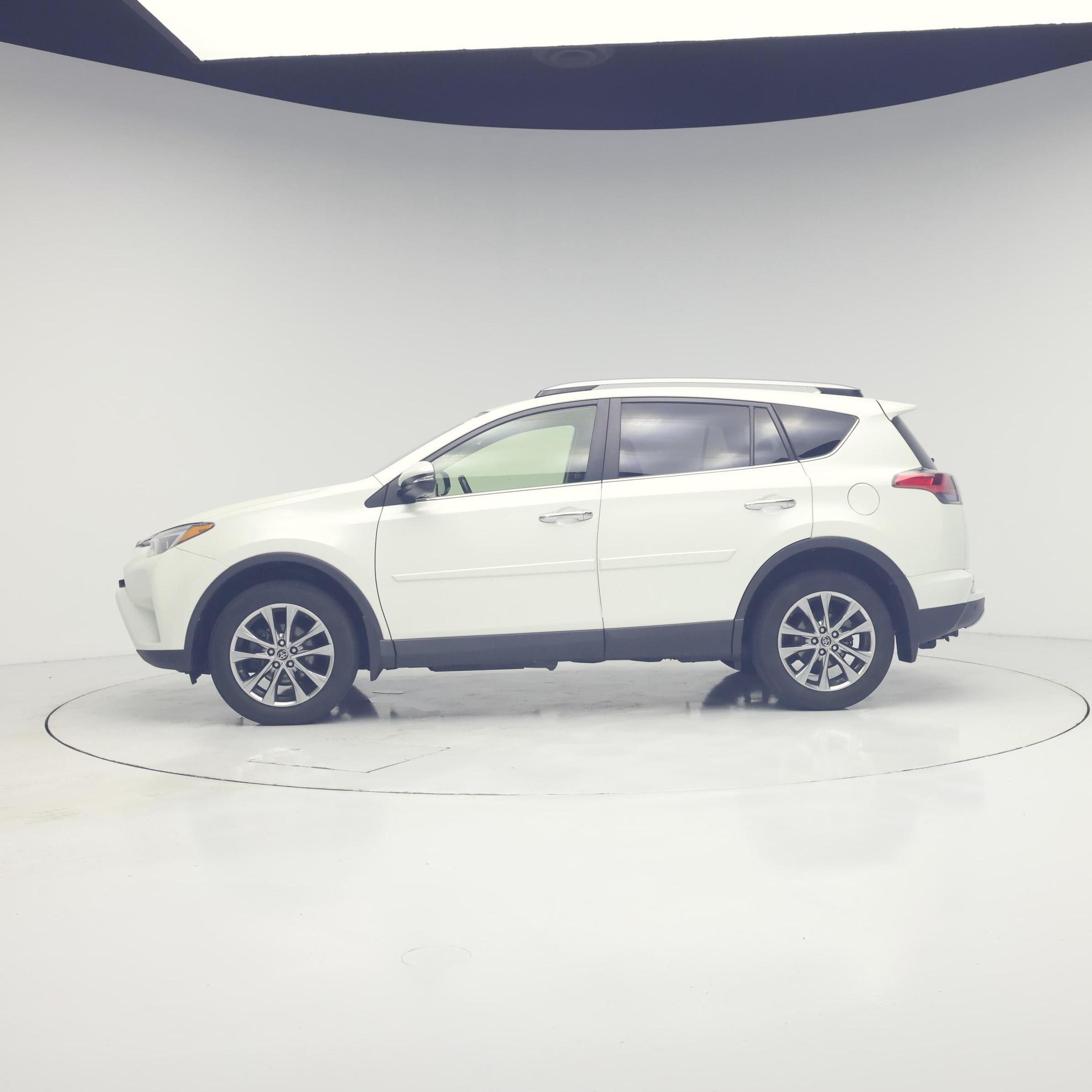 Thumbnail: 2017 Toyota RAV4 - 3