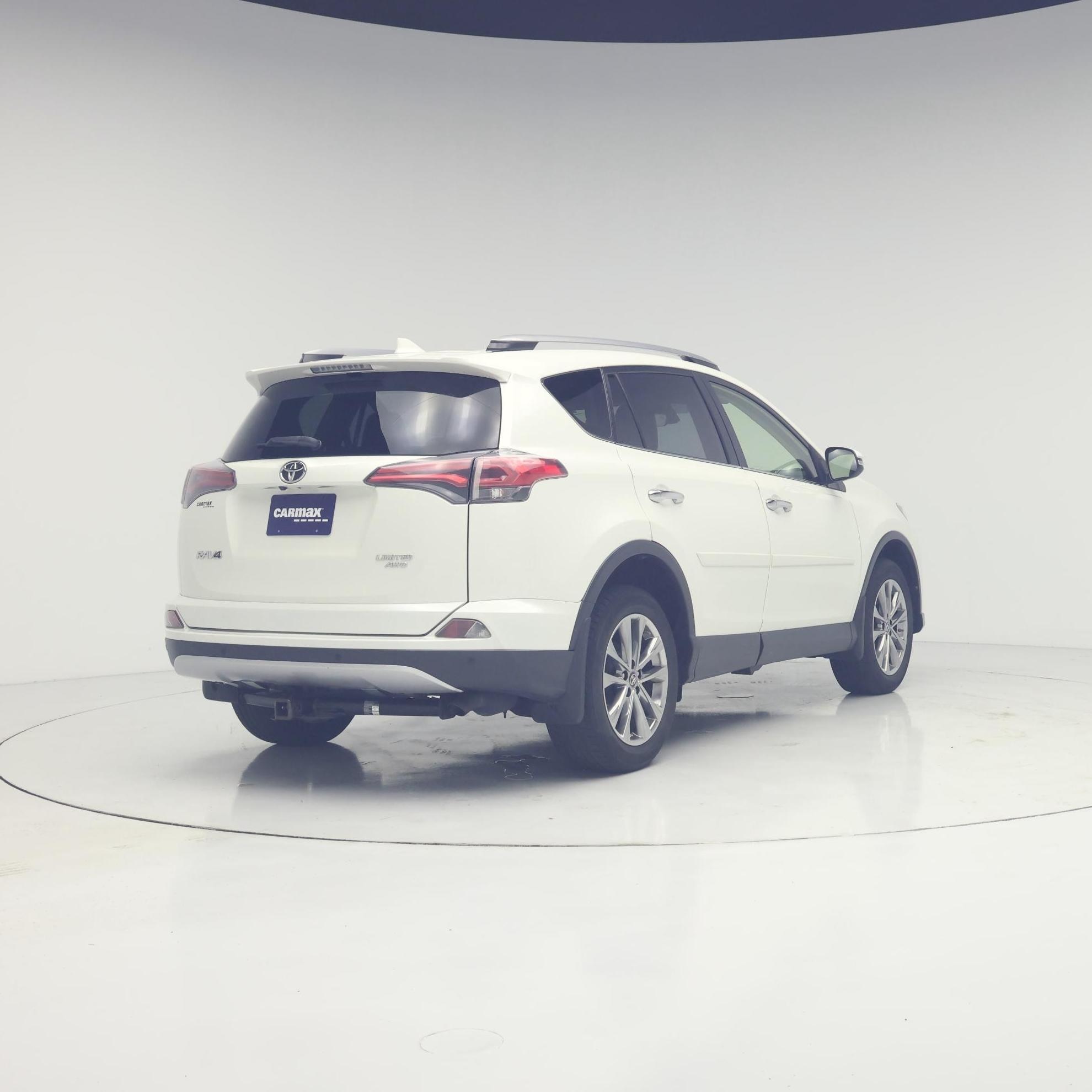 Thumbnail: 2017 Toyota RAV4 - 8