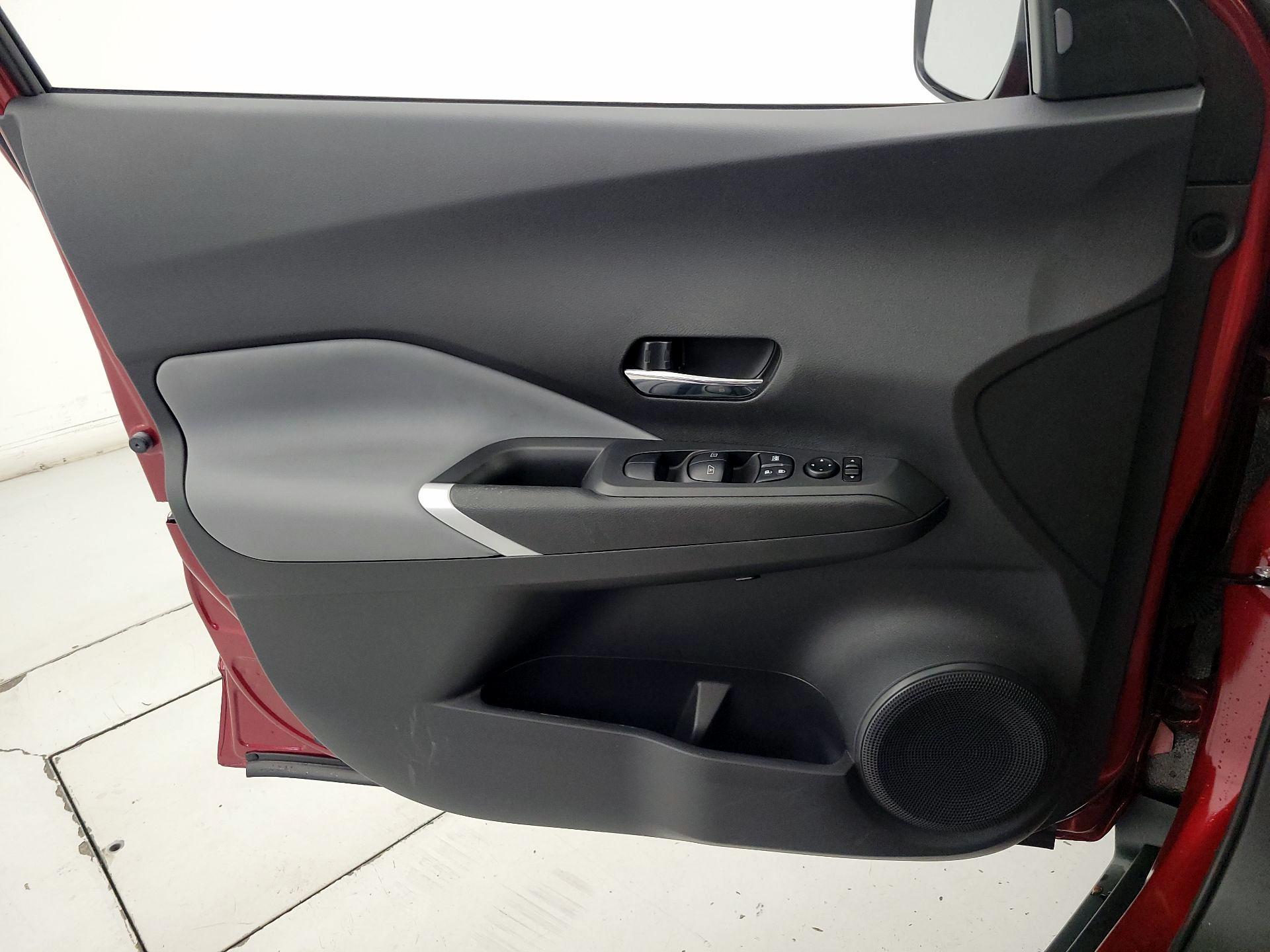Thumbnail: 2021 Nissan Kicks - 12