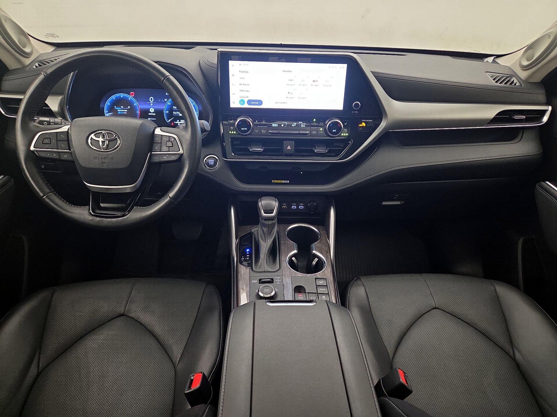 Thumbnail: 2023 Toyota Highlander - 9