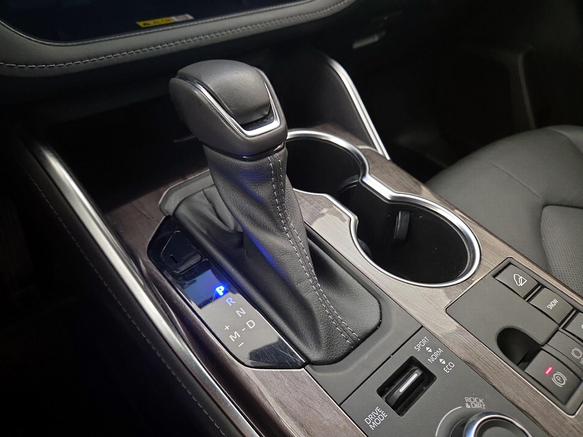 Thumbnail: 2023 Toyota Highlander - 17