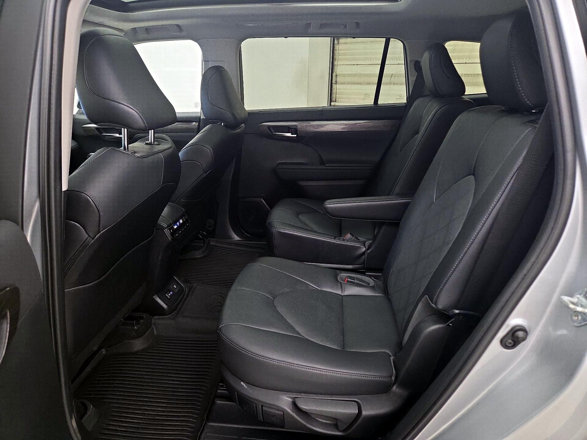 Thumbnail: 2023 Toyota Highlander - 20
