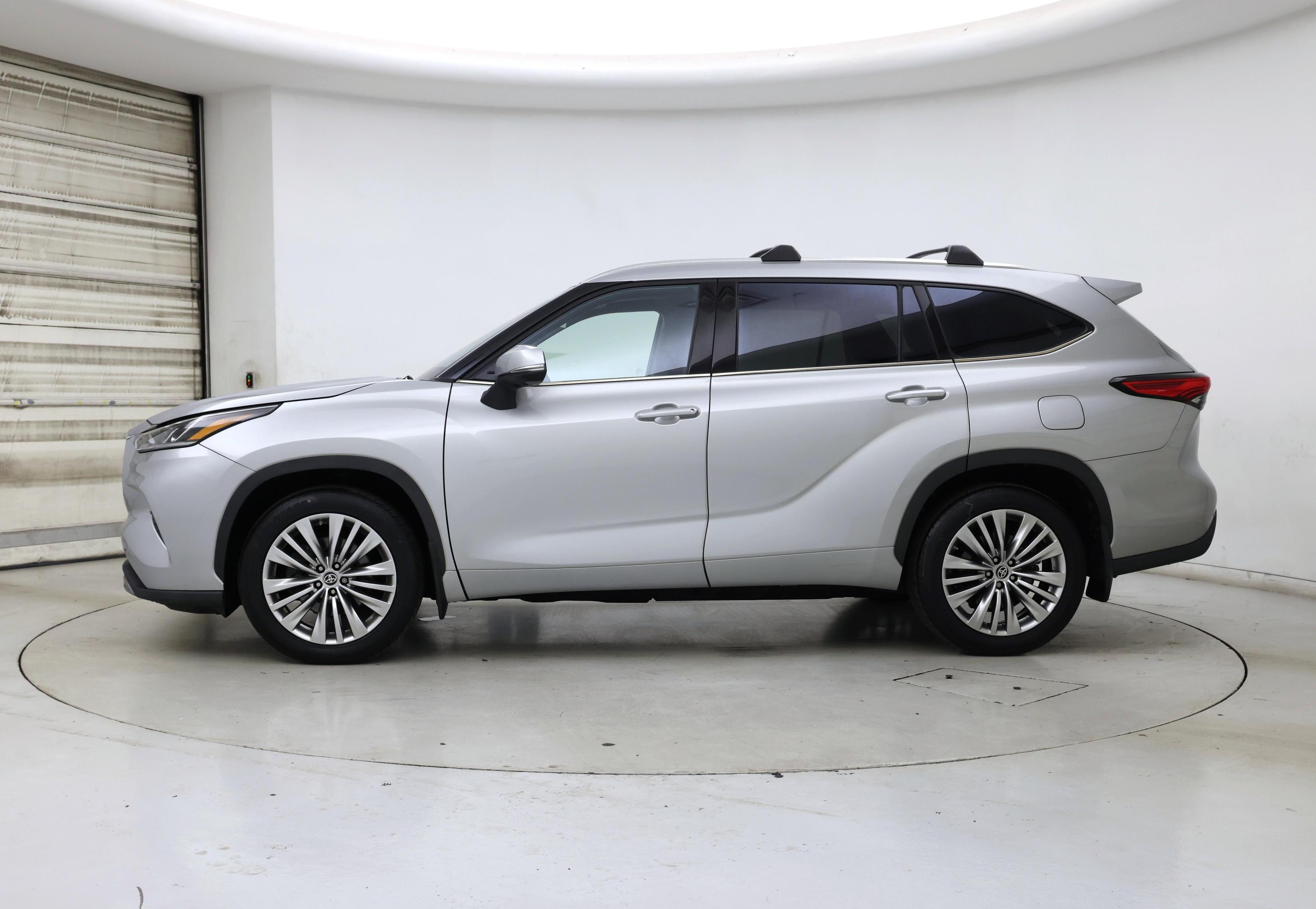 Thumbnail: 2023 Toyota Highlander - 3