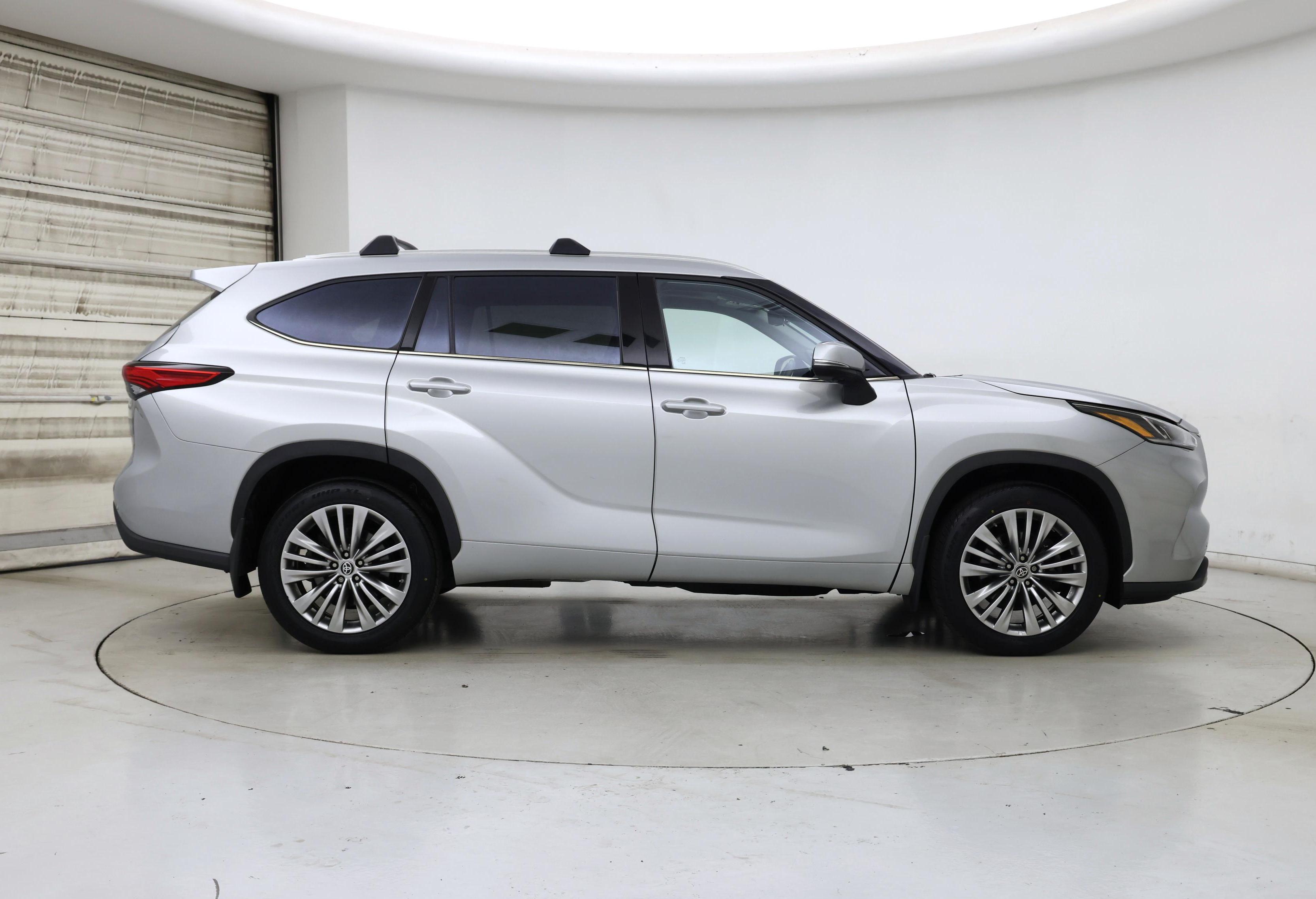 Thumbnail: 2023 Toyota Highlander - 7