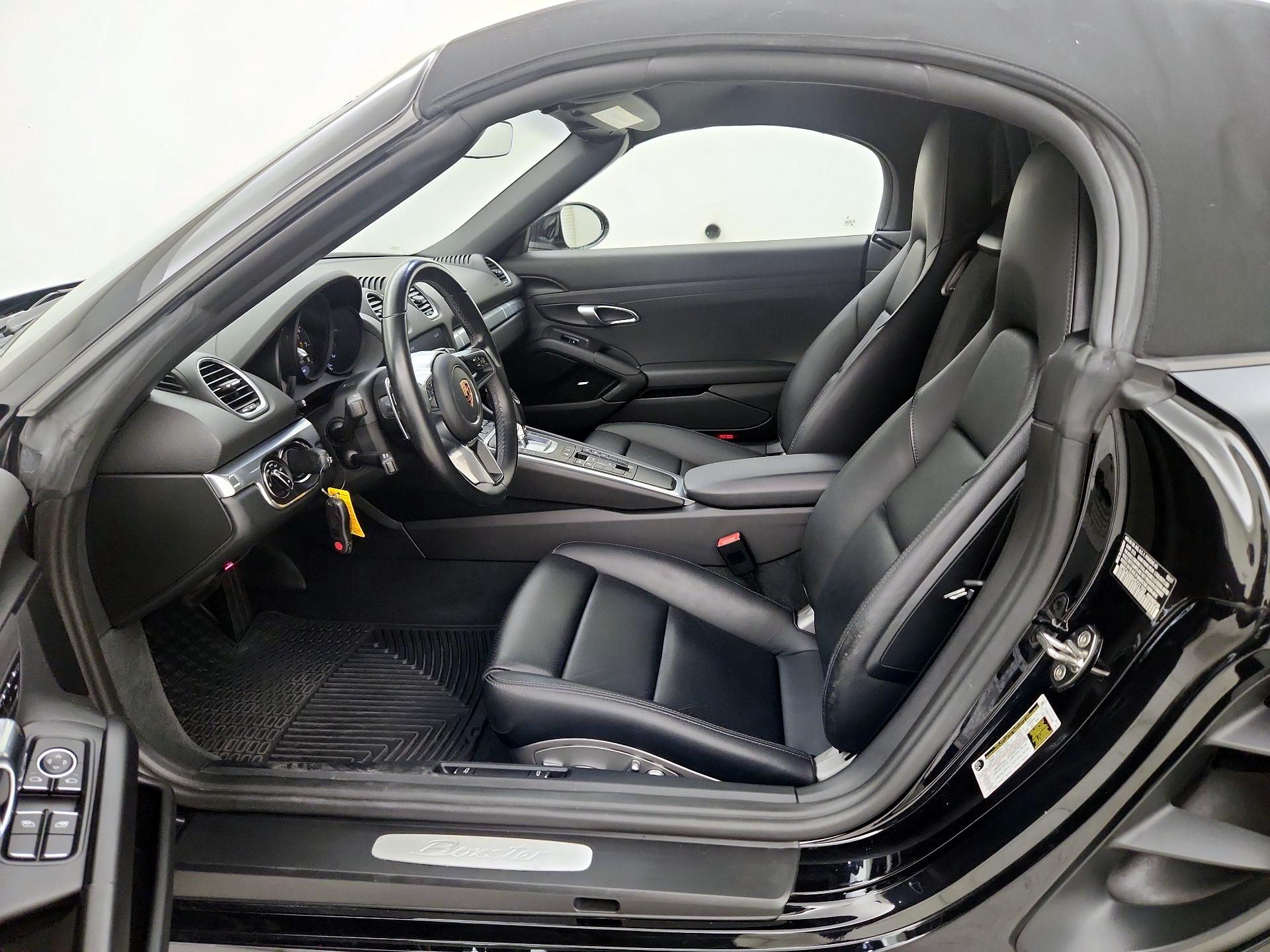Thumbnail: 2017 Porsche 718 Boxster - 11