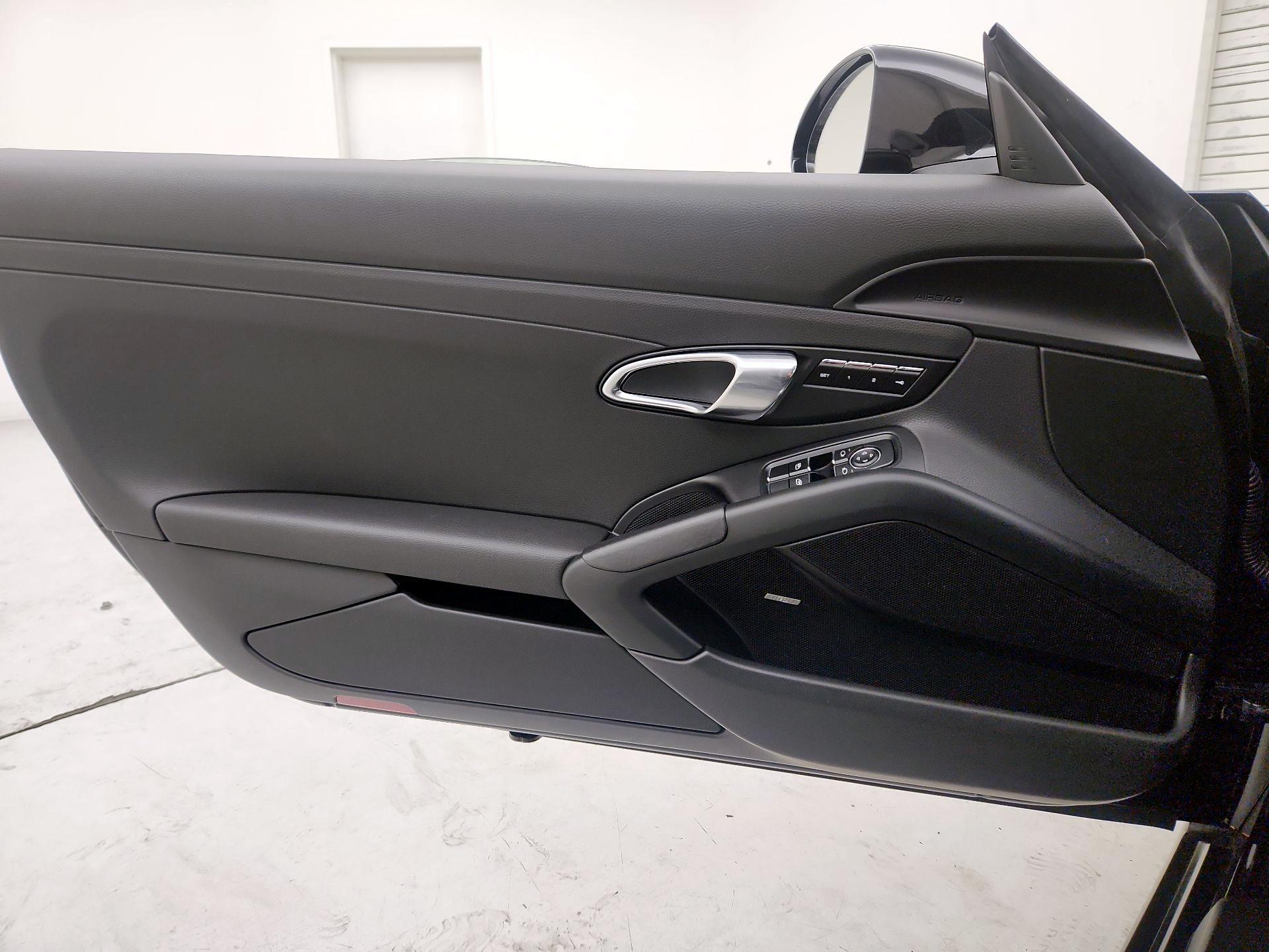 Thumbnail: 2017 Porsche 718 Boxster - 12