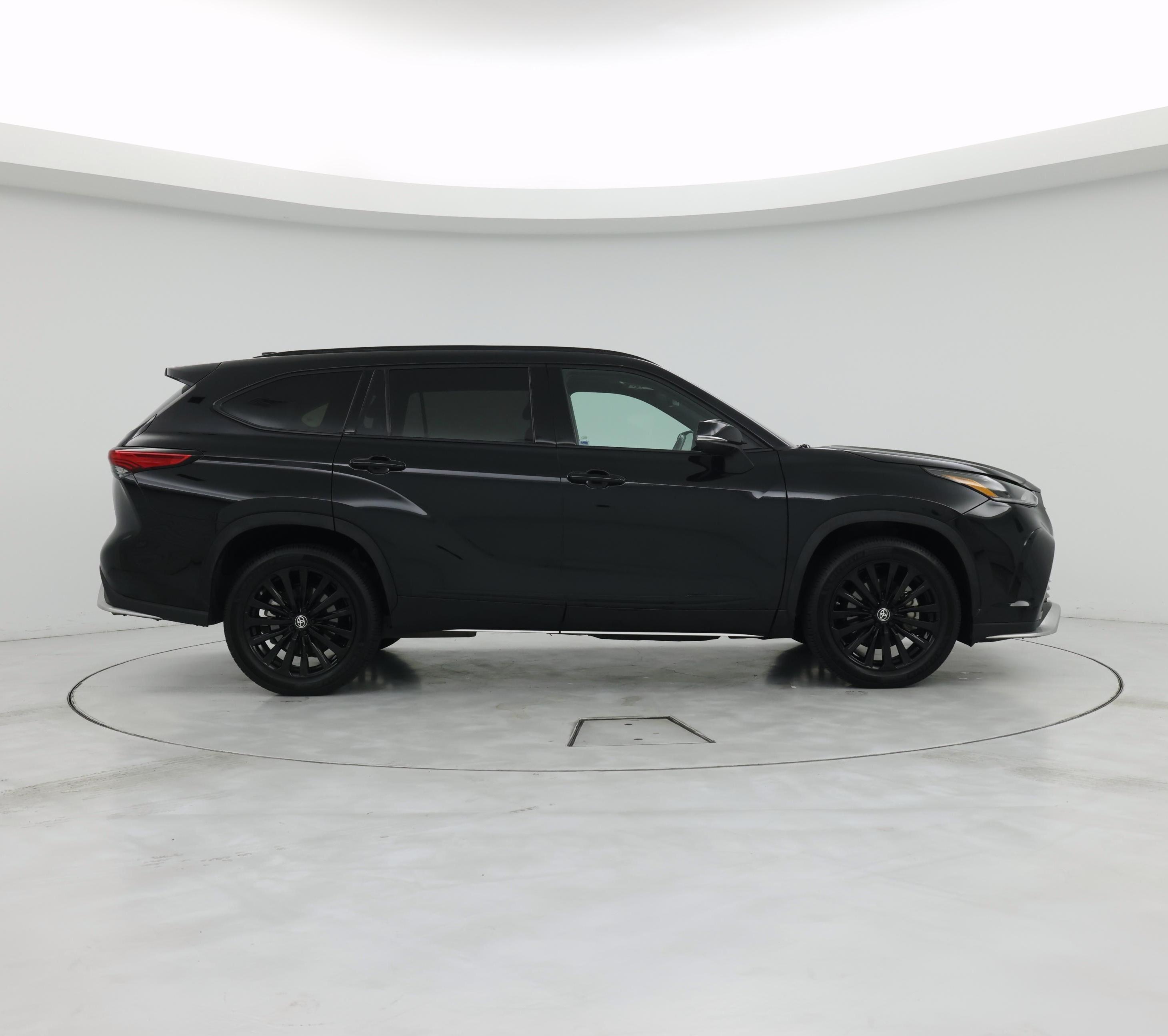 Thumbnail: 2023 Toyota Highlander - 7