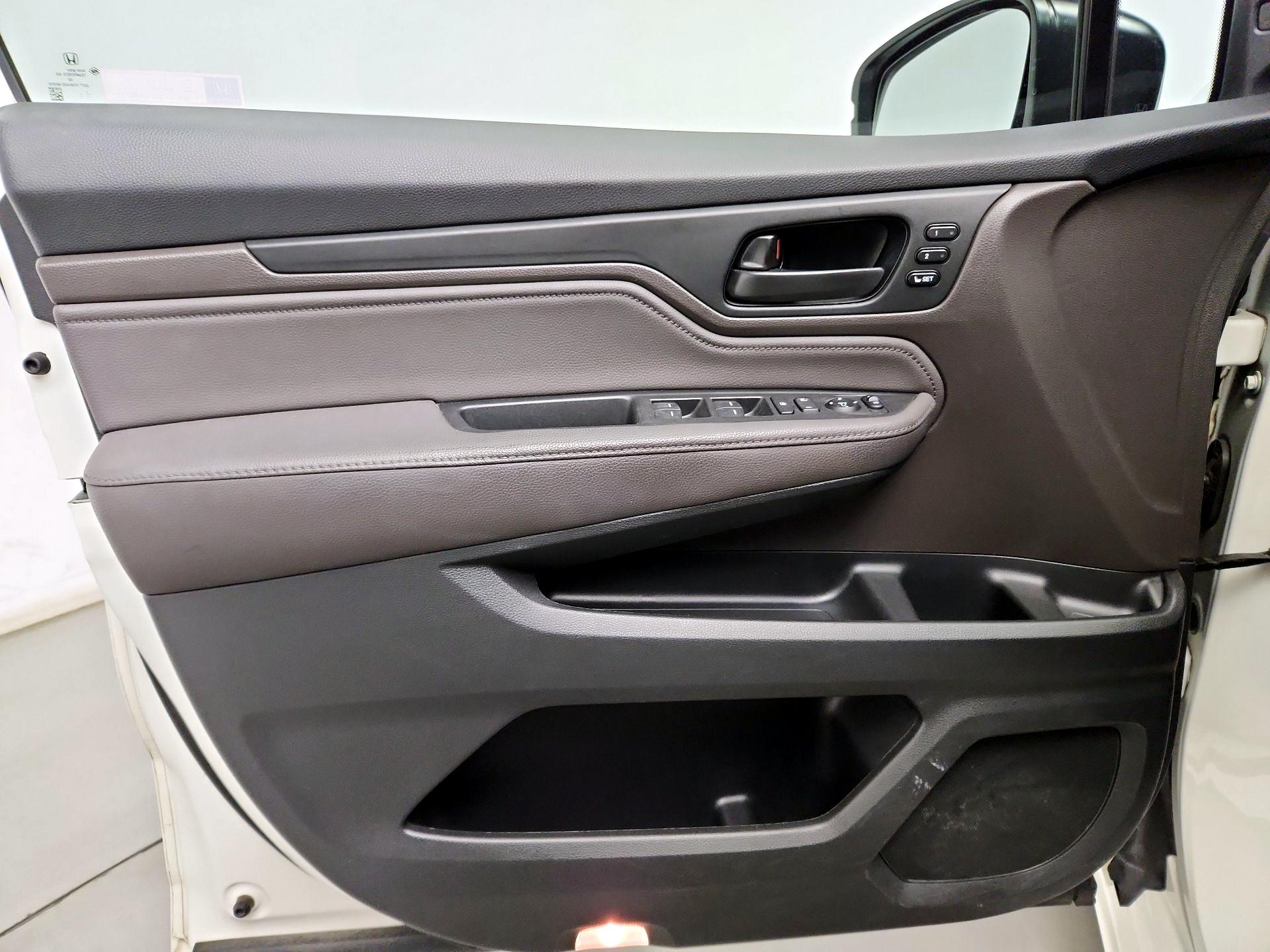 Thumbnail: 2018 Honda Odyssey - 12