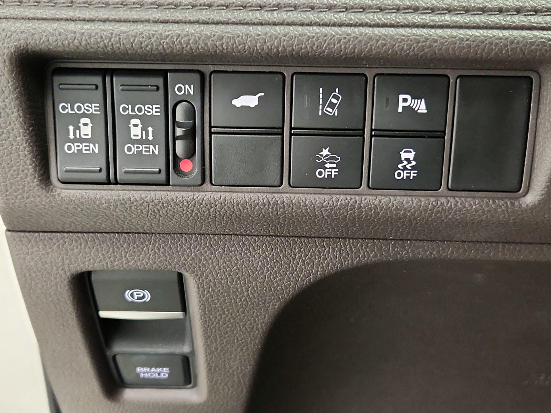 Thumbnail: 2018 Honda Odyssey - 13