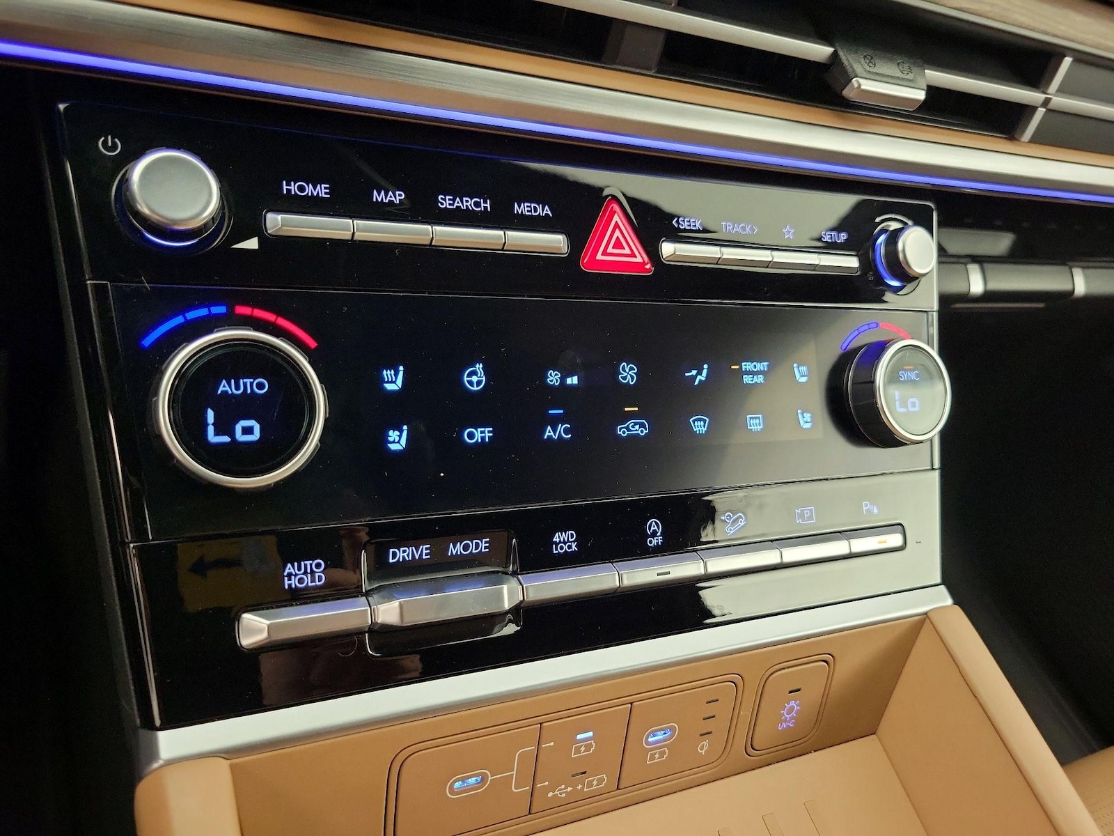 2025 Hyundai Santa Fe Limited - Photo 18