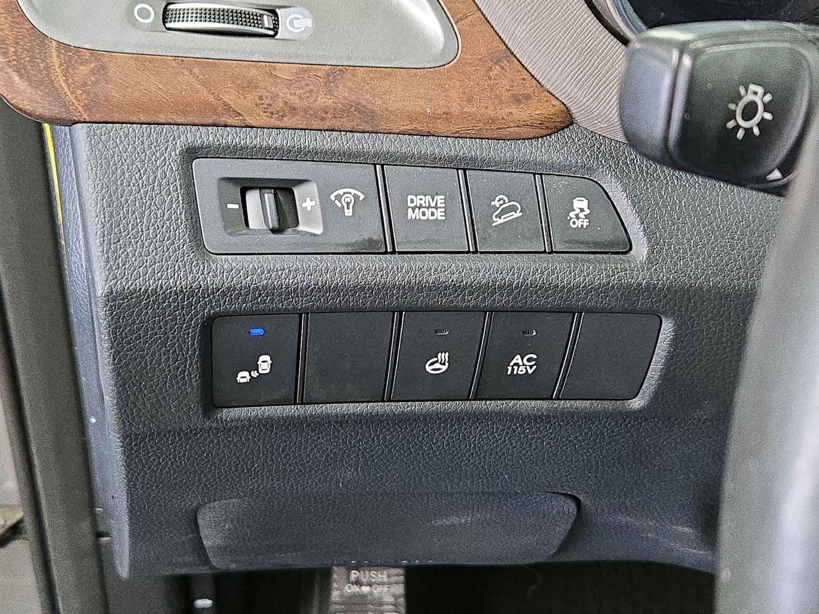 2017 Hyundai Santa Fe SE Ultimate - Photo 14