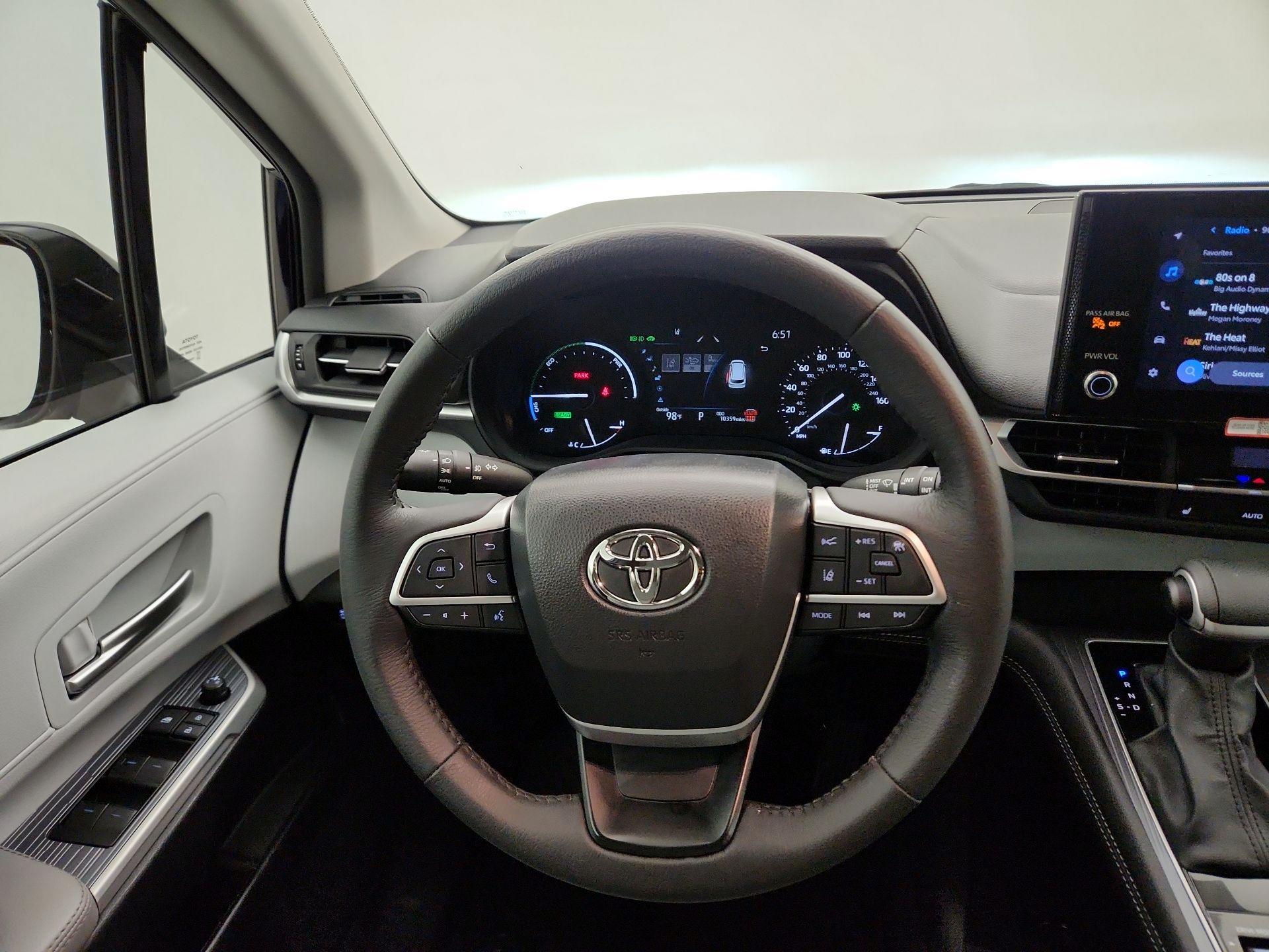 Thumbnail: 2025 Toyota Sienna - 10