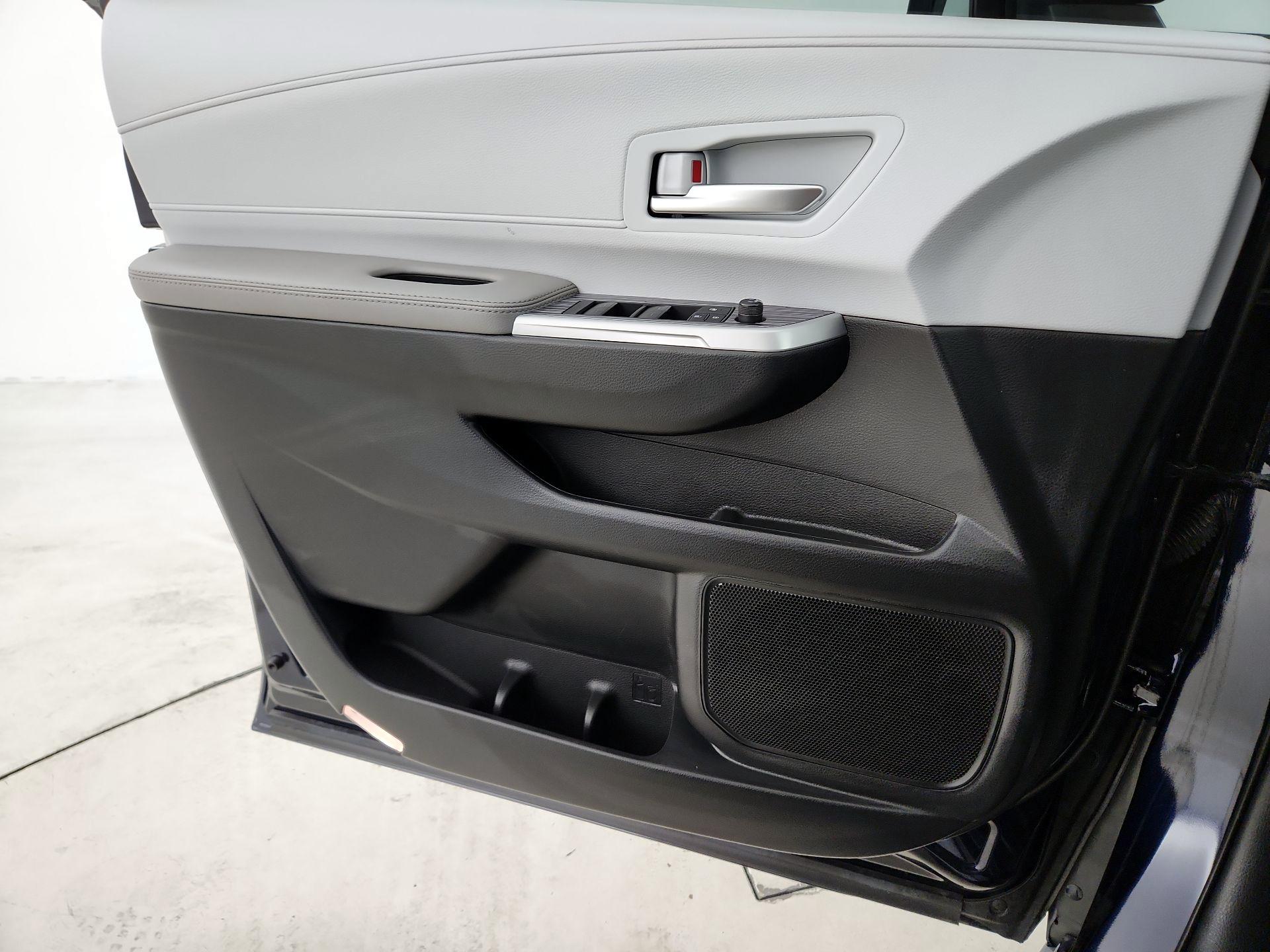 Thumbnail: 2025 Toyota Sienna - 12
