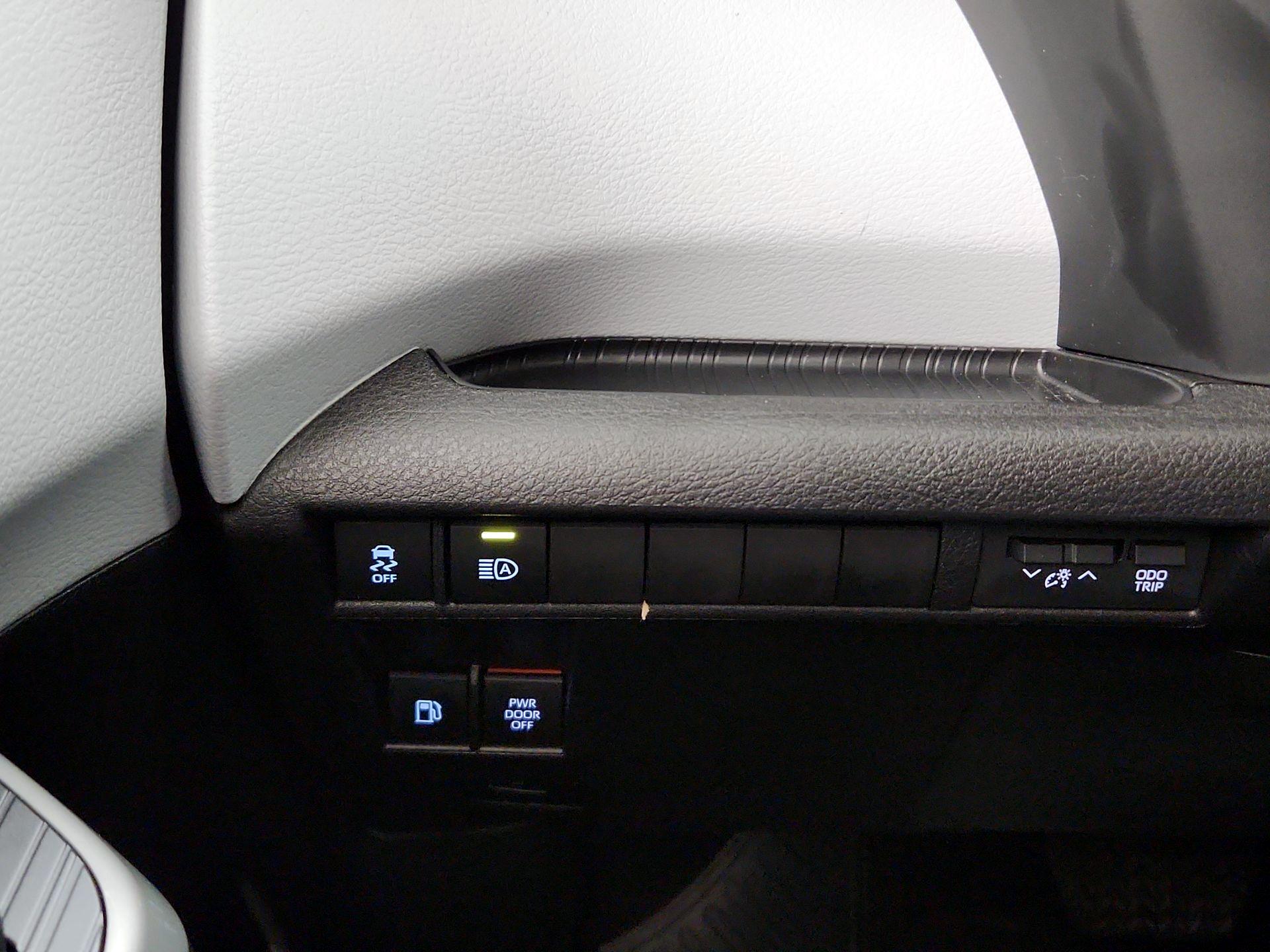 Thumbnail: 2025 Toyota Sienna - 13