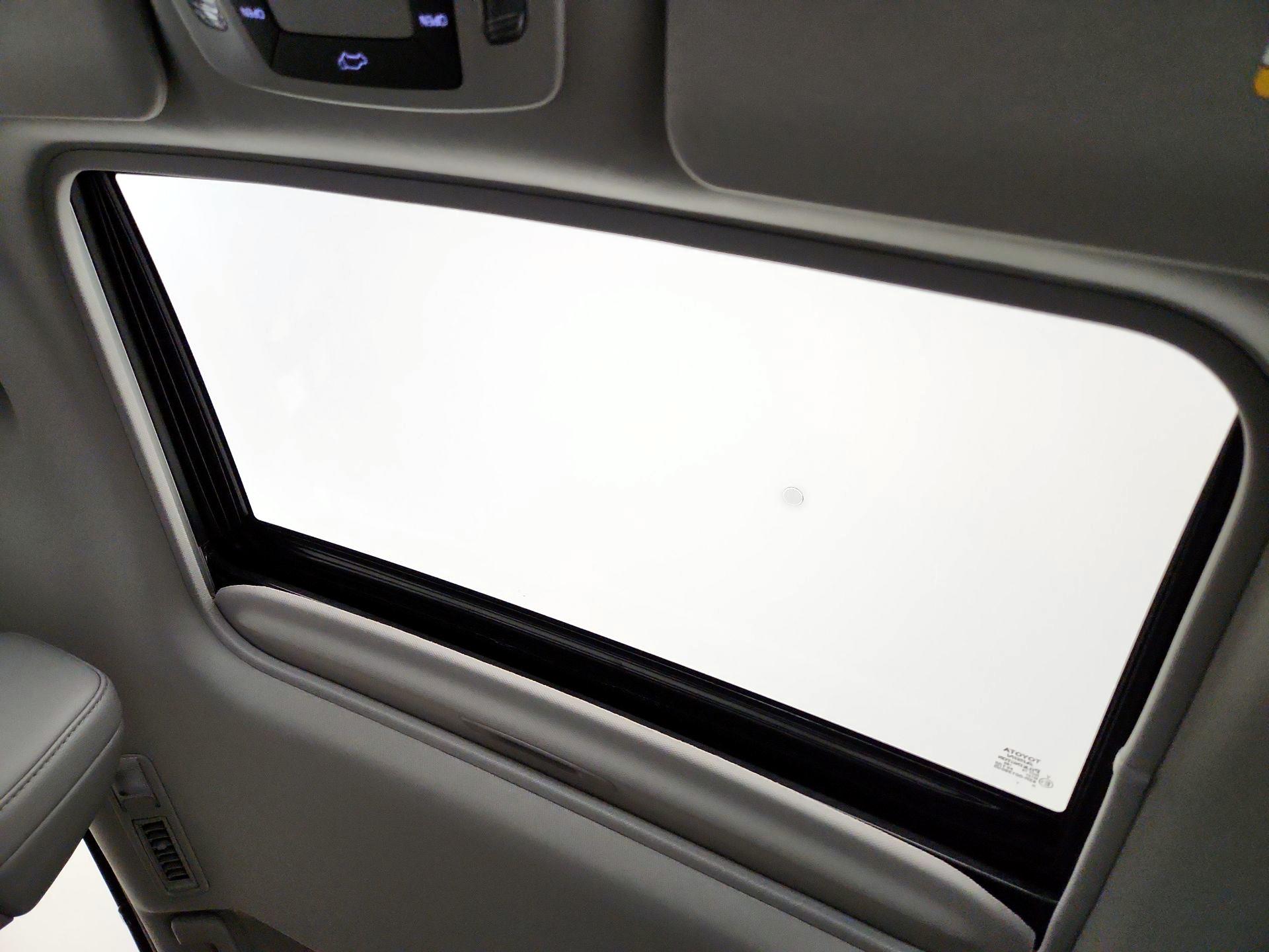 Thumbnail: 2025 Toyota Sienna - 19