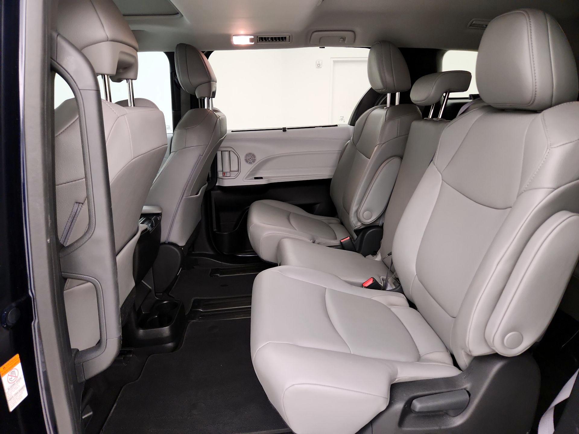 Thumbnail: 2025 Toyota Sienna - 20