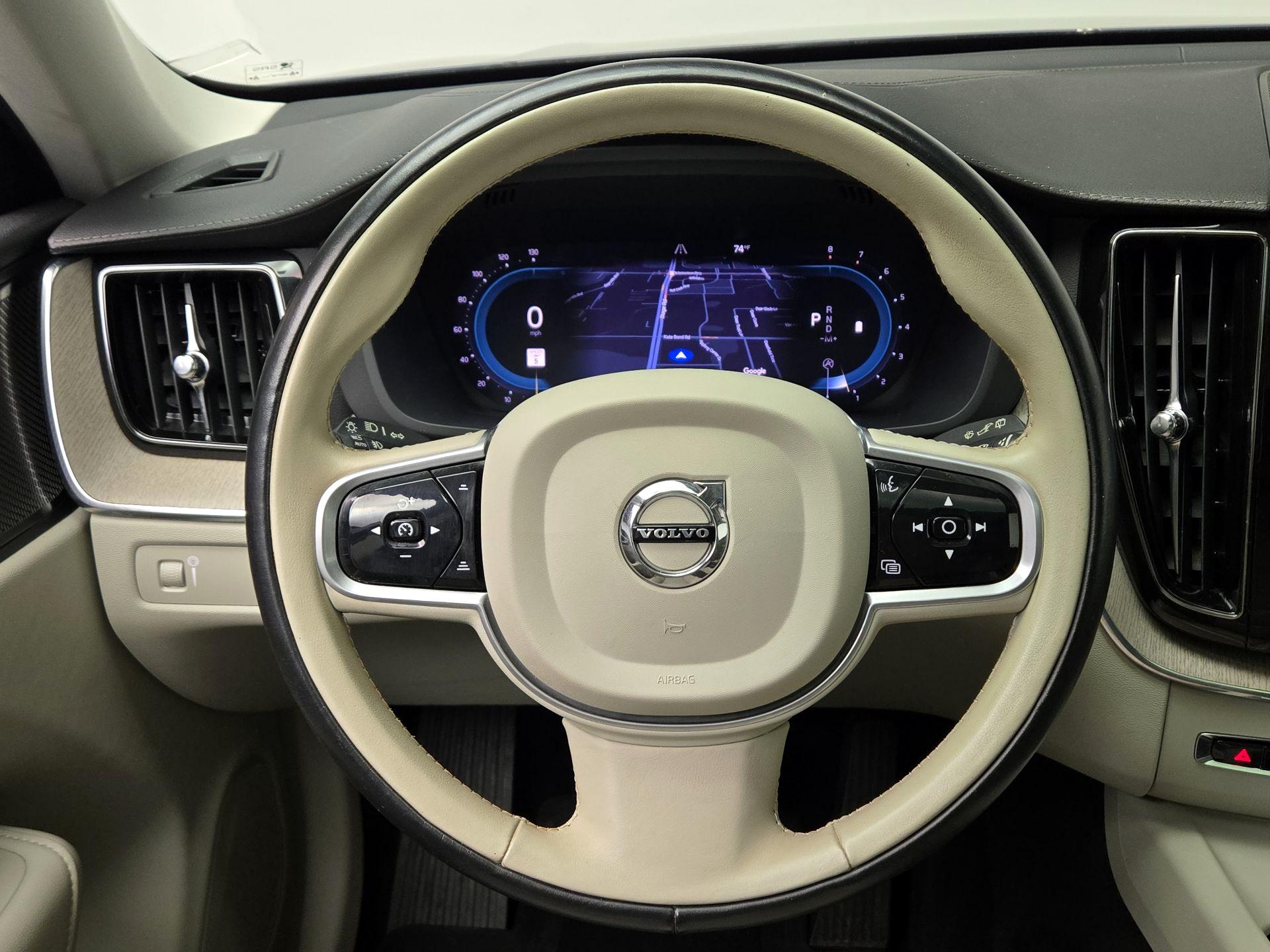 Thumbnail: 2022 Volvo XC60 - 10