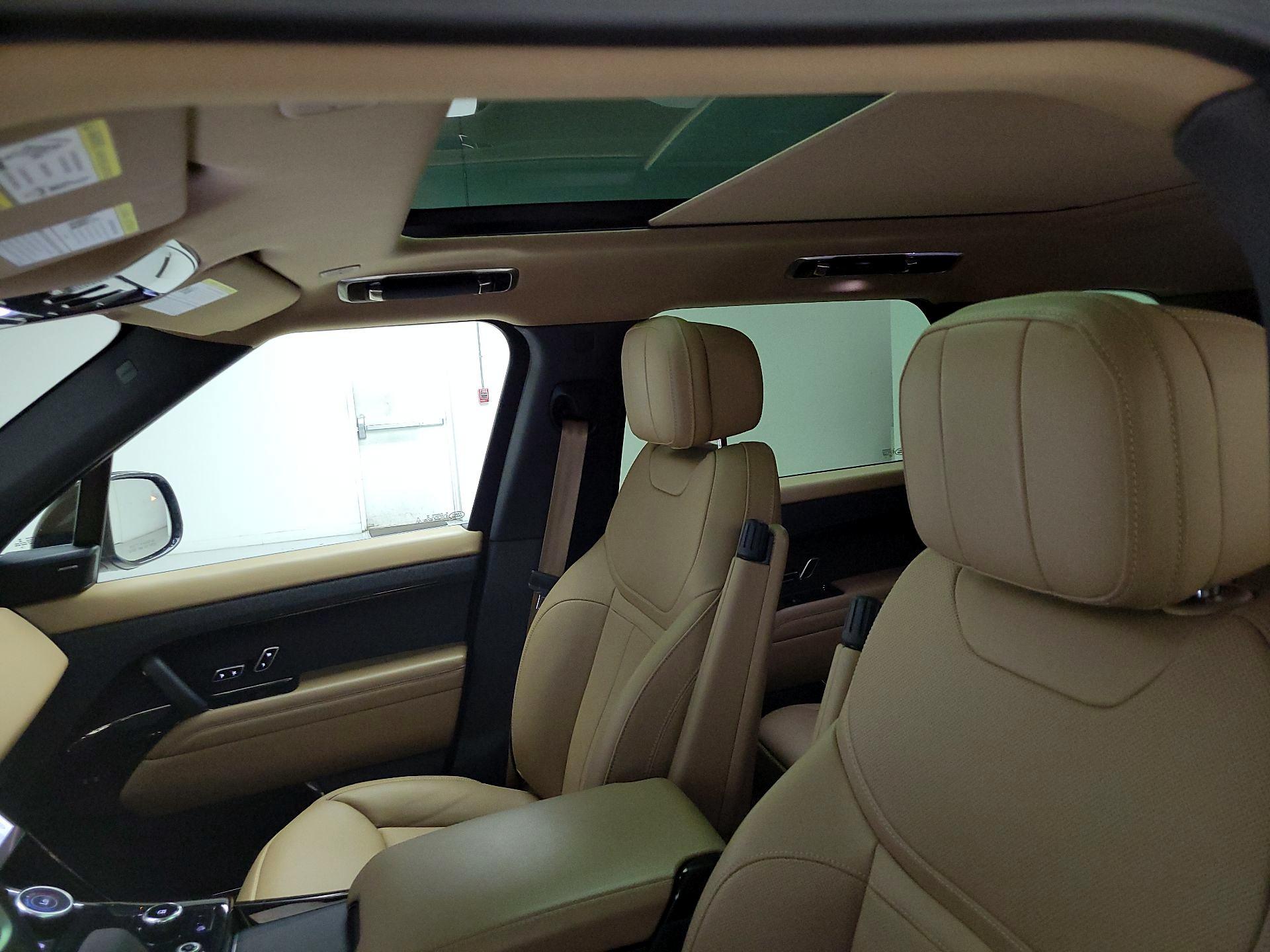 Thumbnail: 2023 Land Rover Range Rover Sport - 19
