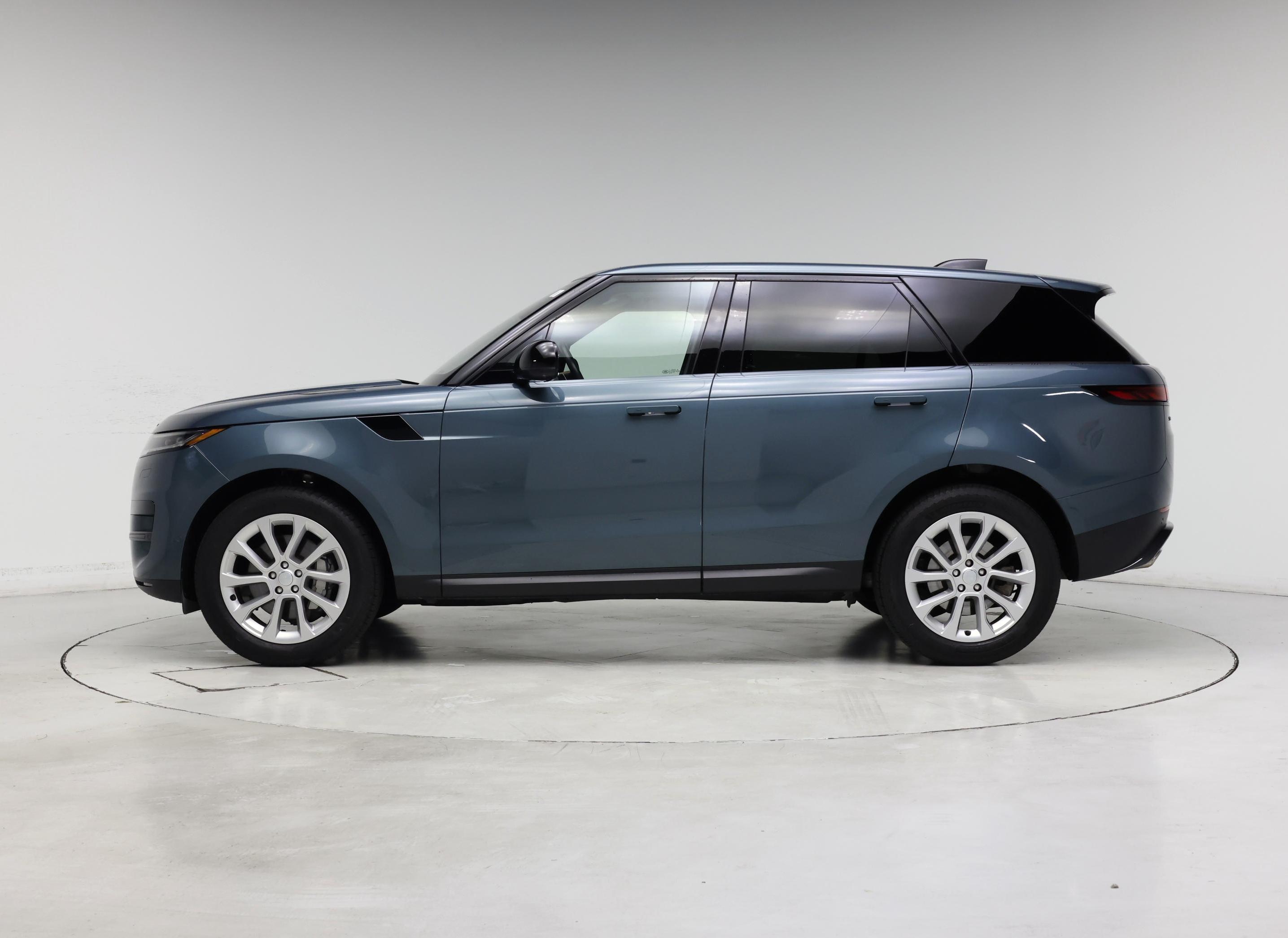 Thumbnail: 2023 Land Rover Range Rover Sport - 3