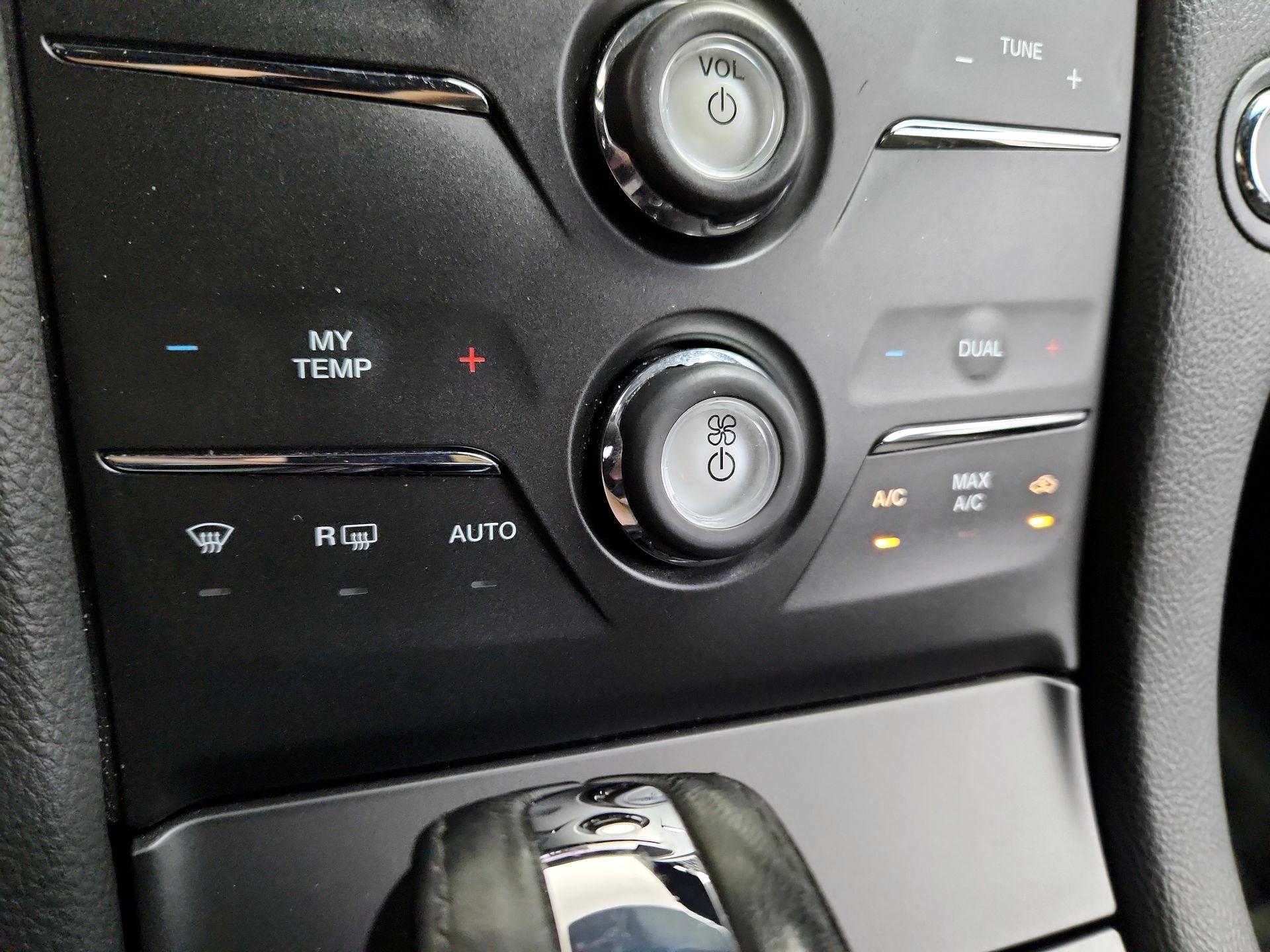 Thumbnail: 2015 Ford Taurus - 16