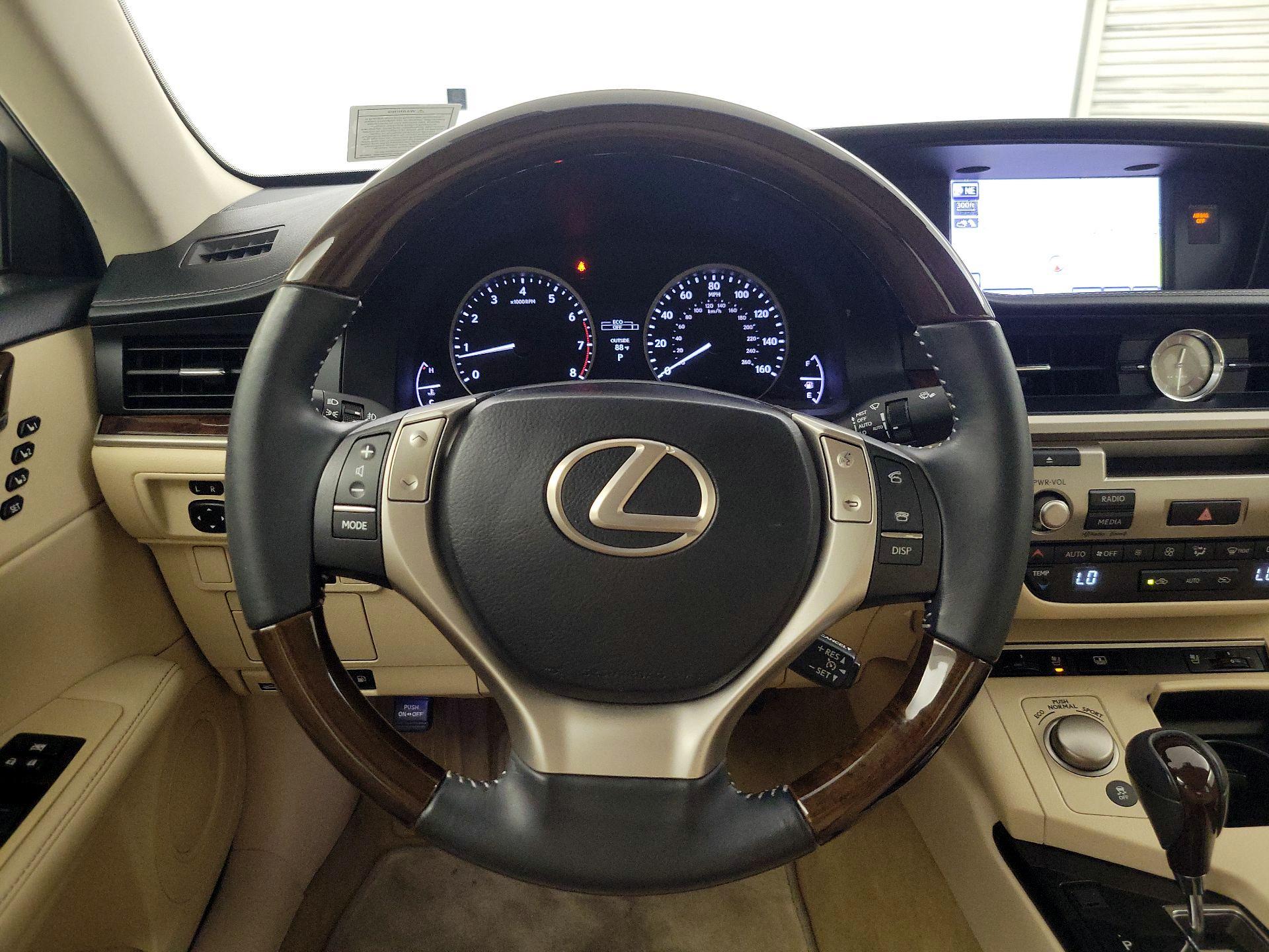 Thumbnail: 2014 Lexus ES - 10