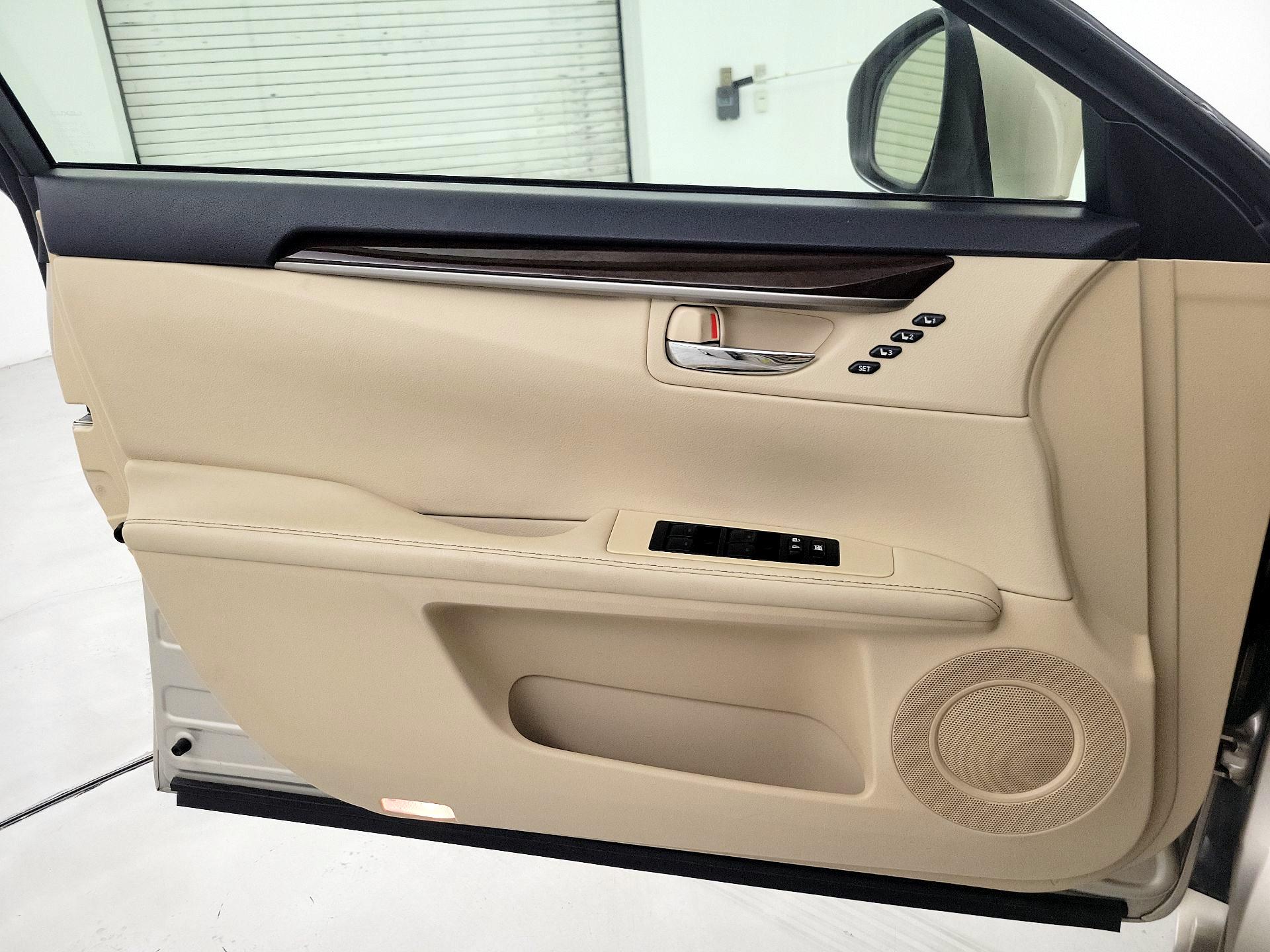 Thumbnail: 2014 Lexus ES - 12