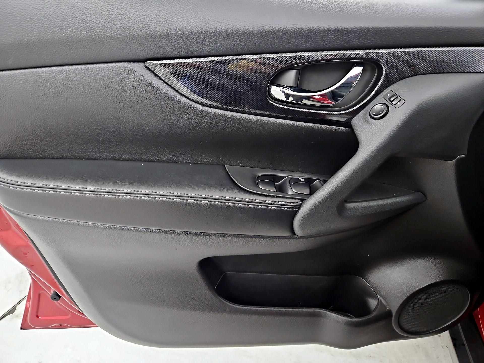 Thumbnail: 2015 Nissan Rogue - 12