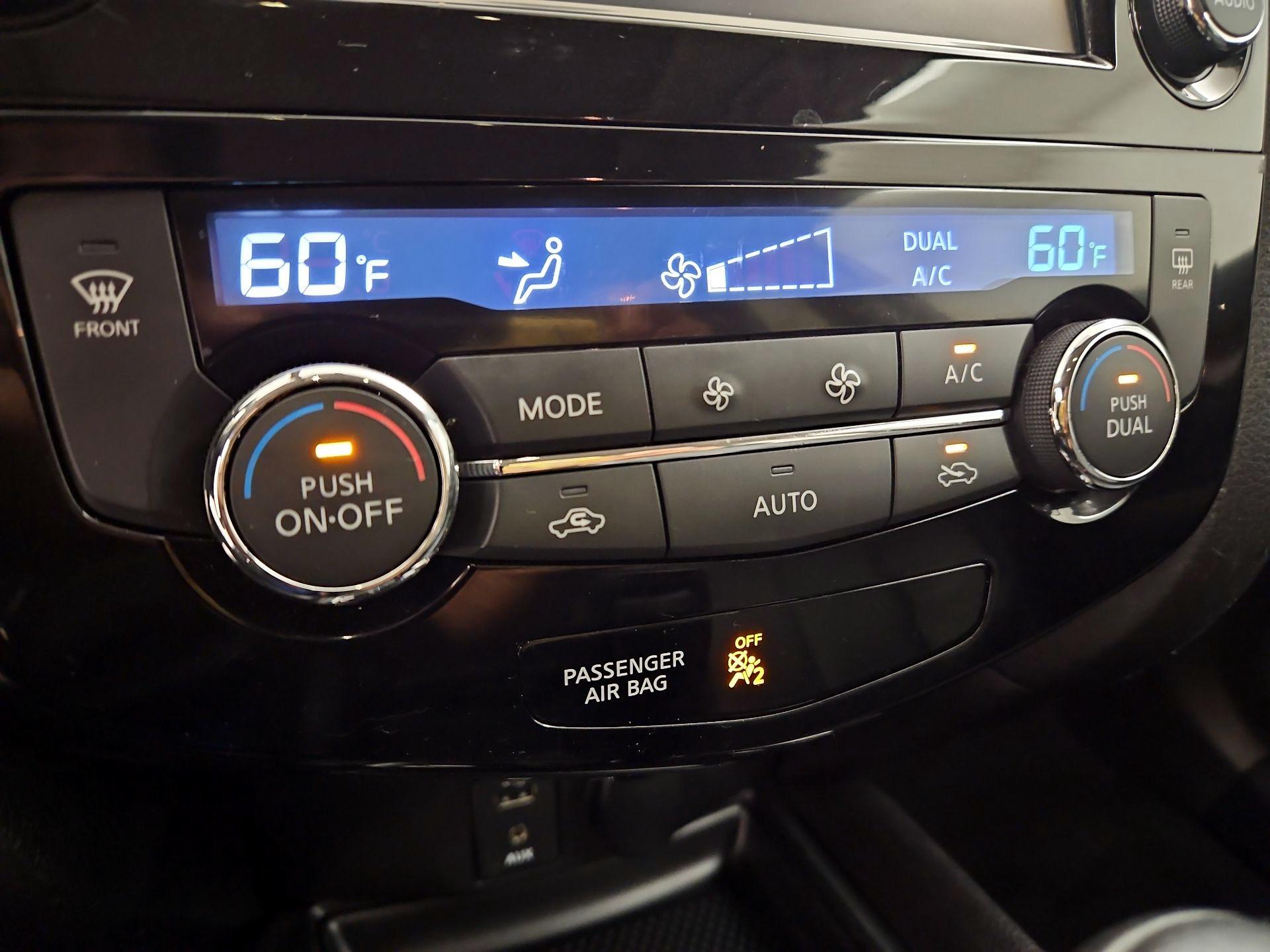 Thumbnail: 2015 Nissan Rogue - 17