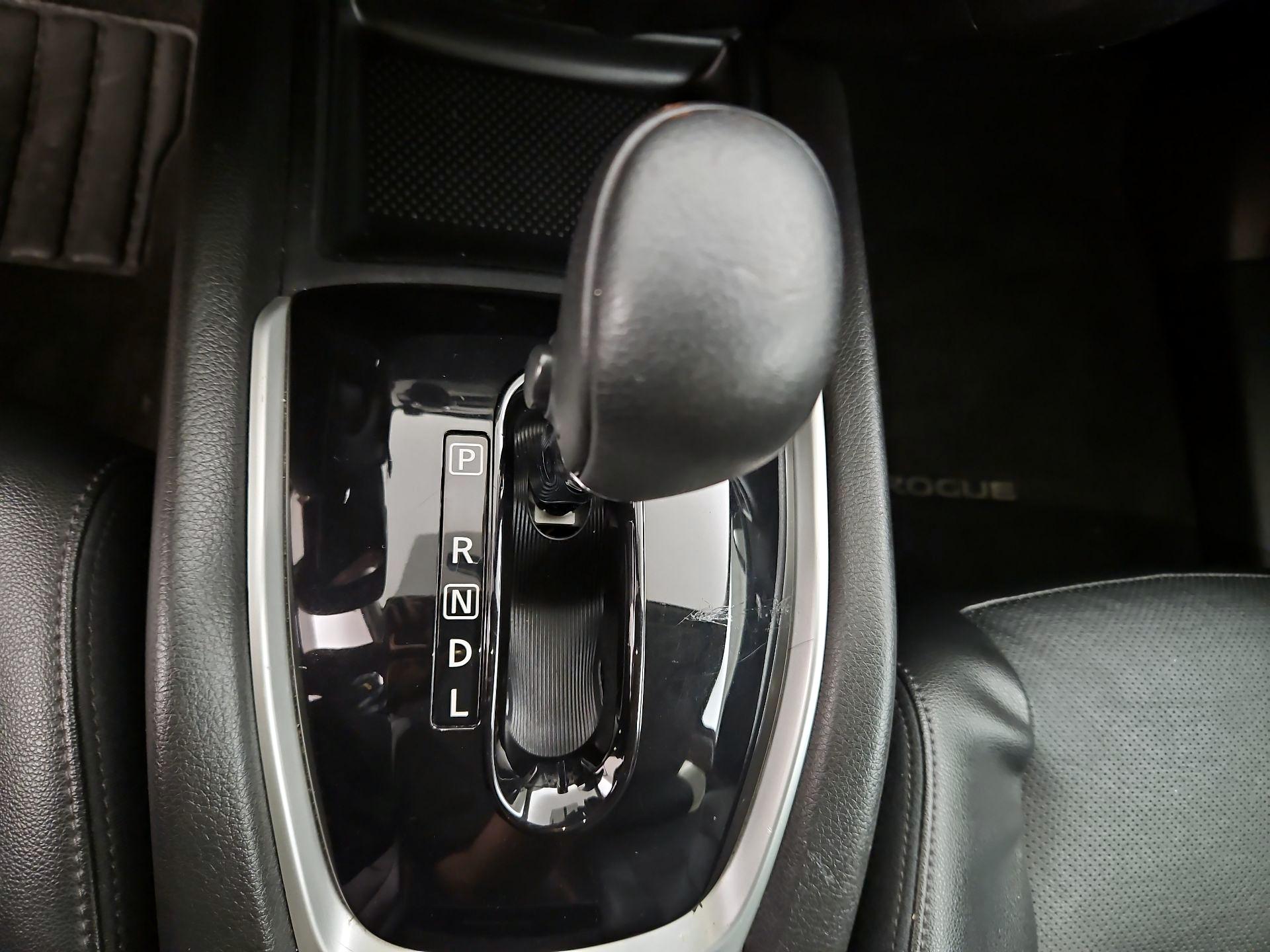 Thumbnail: 2015 Nissan Rogue - 18