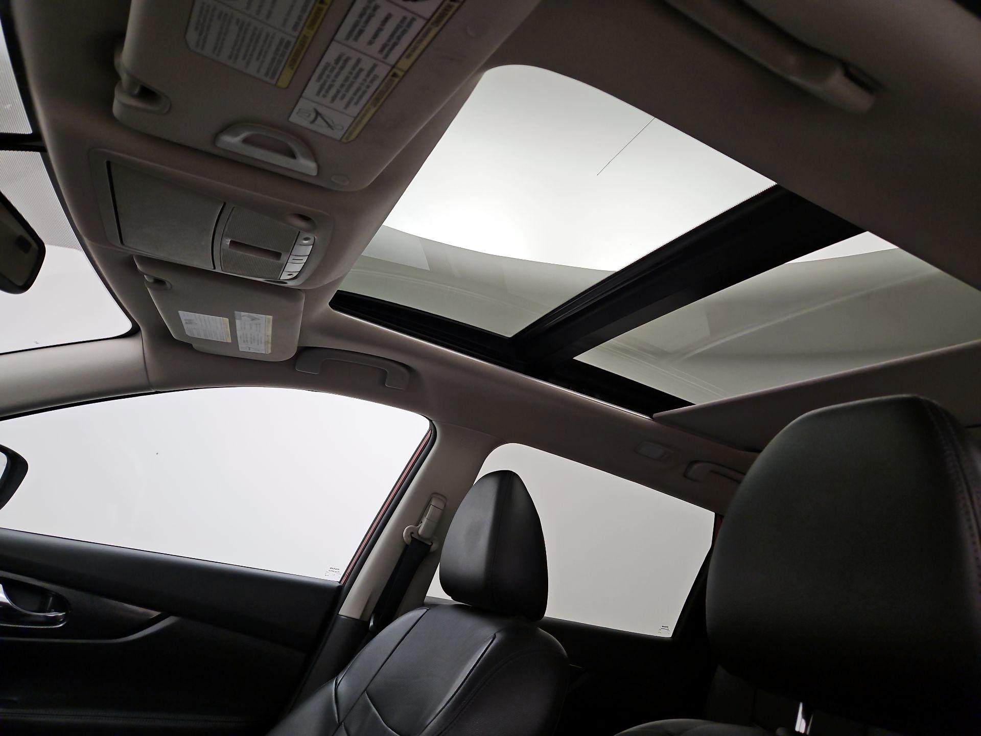 Thumbnail: 2015 Nissan Rogue - 20