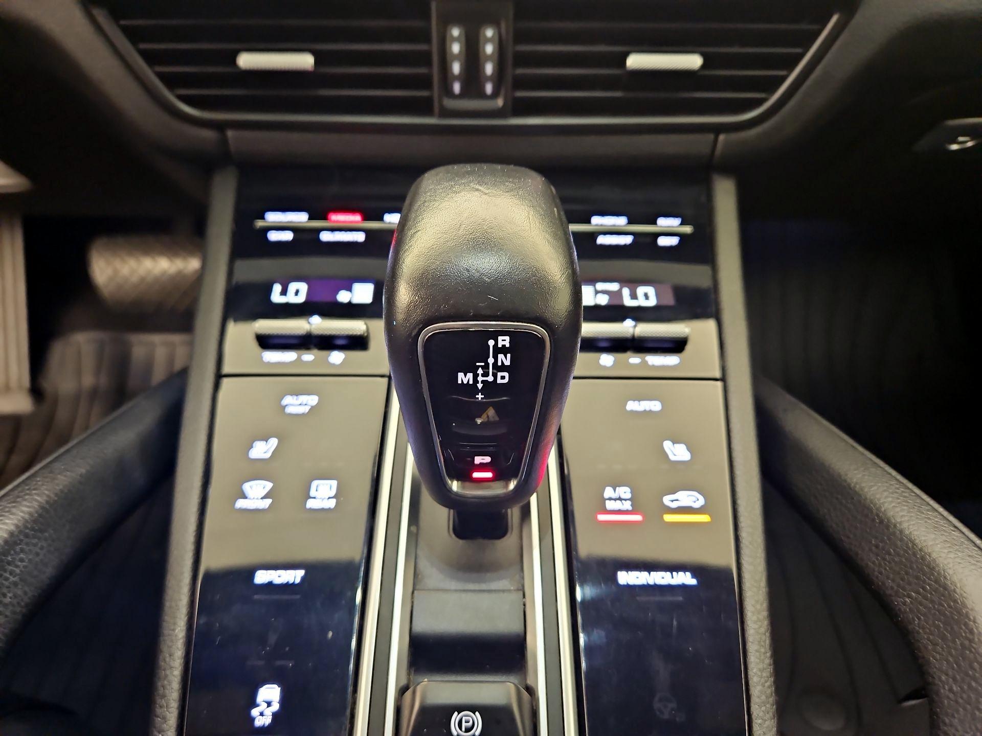 Thumbnail: 2021 Porsche Cayenne - 18