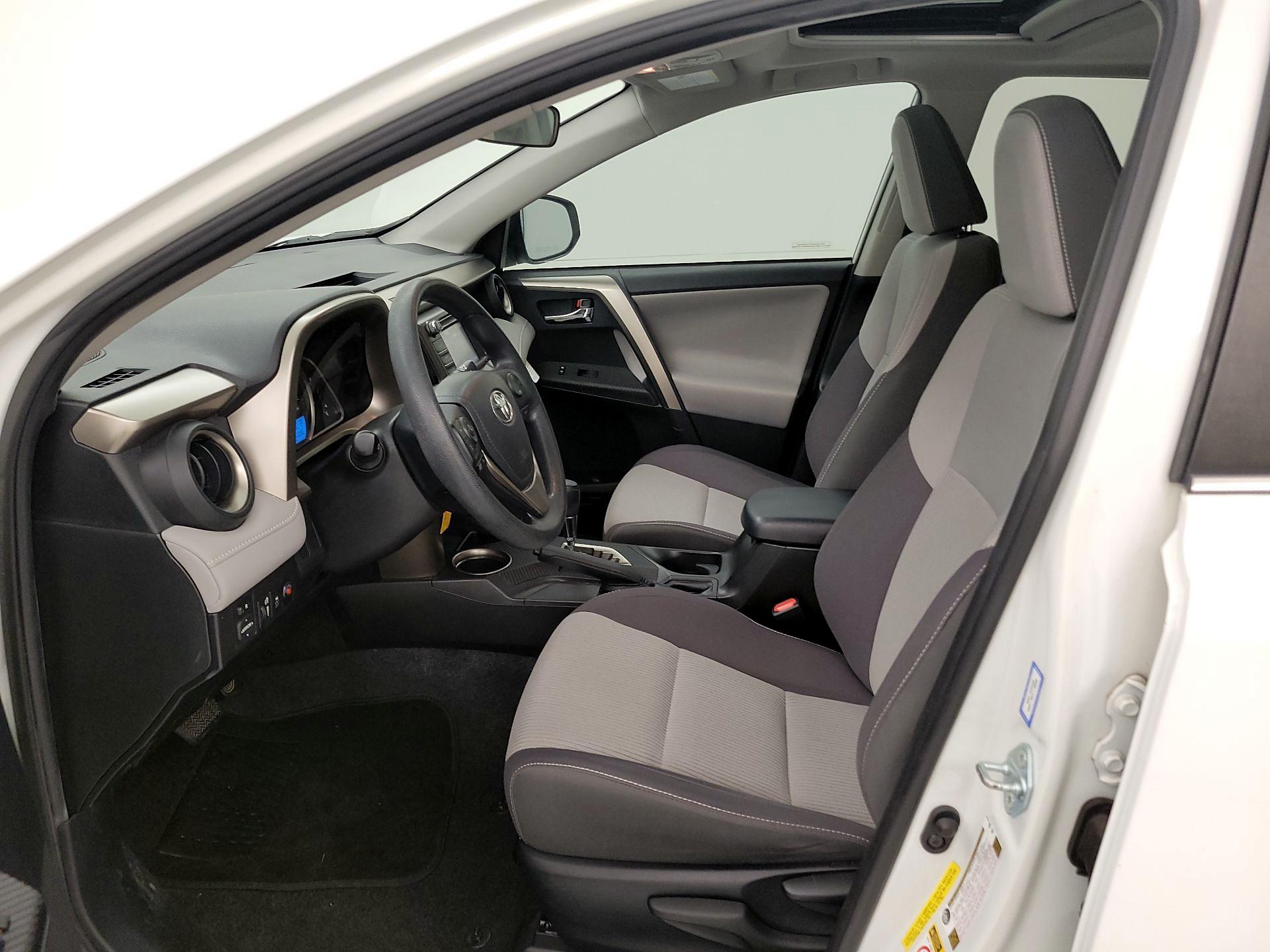 Thumbnail: 2015 Toyota RAV4 - 11