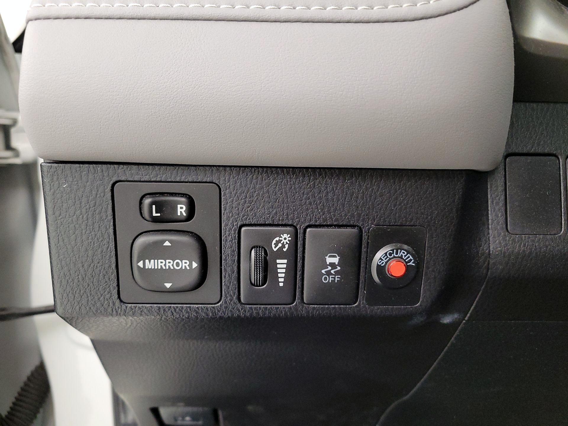 Thumbnail: 2015 Toyota RAV4 - 13