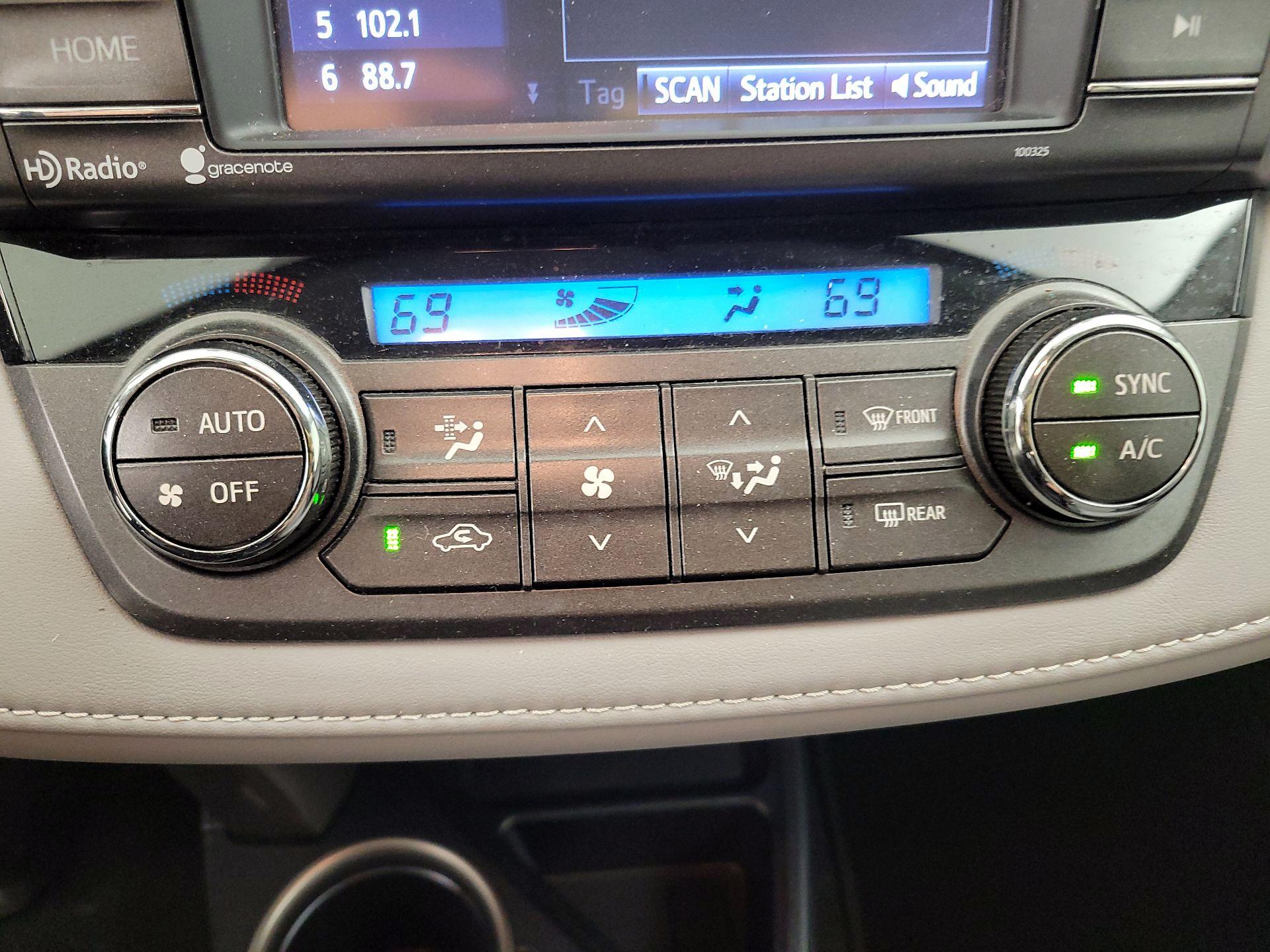 Thumbnail: 2015 Toyota RAV4 - 16