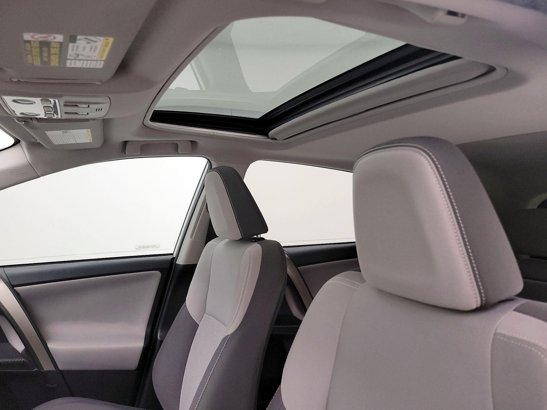 Thumbnail: 2015 Toyota RAV4 - 19