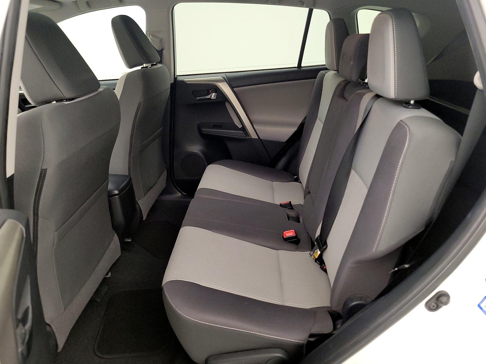 Thumbnail: 2015 Toyota RAV4 - 20