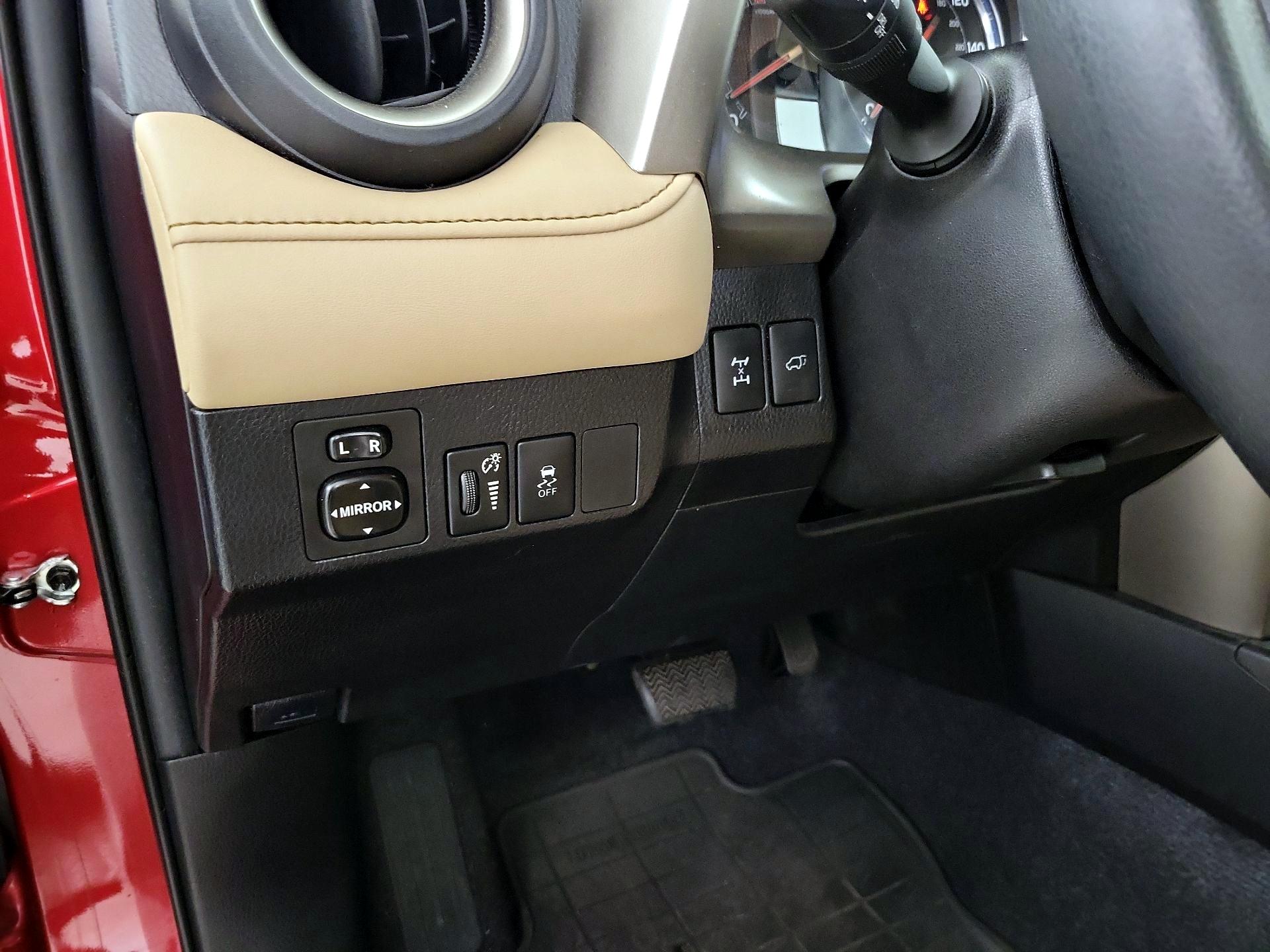Thumbnail: 2015 Toyota RAV4 - 13