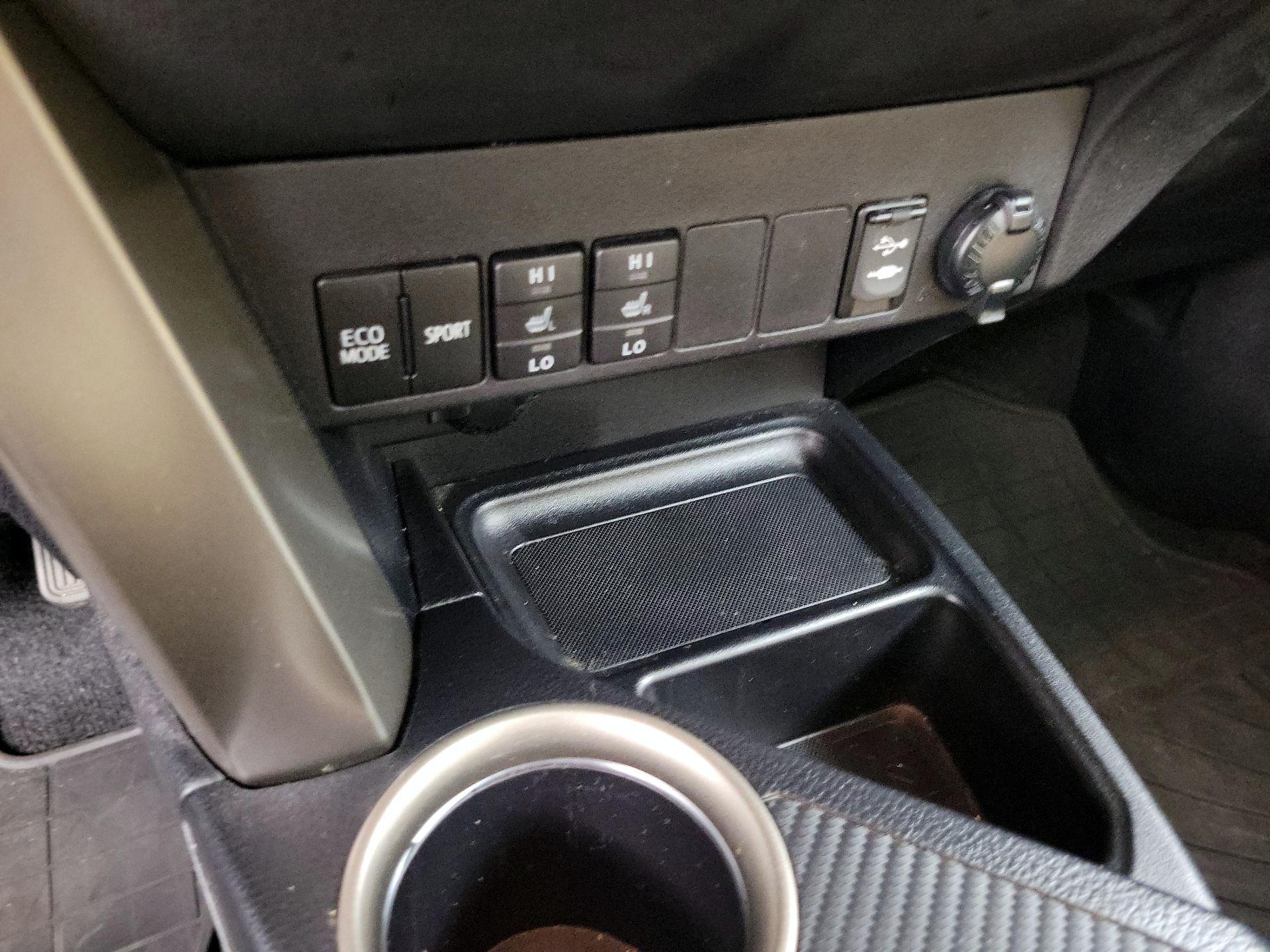 Thumbnail: 2015 Toyota RAV4 - 18