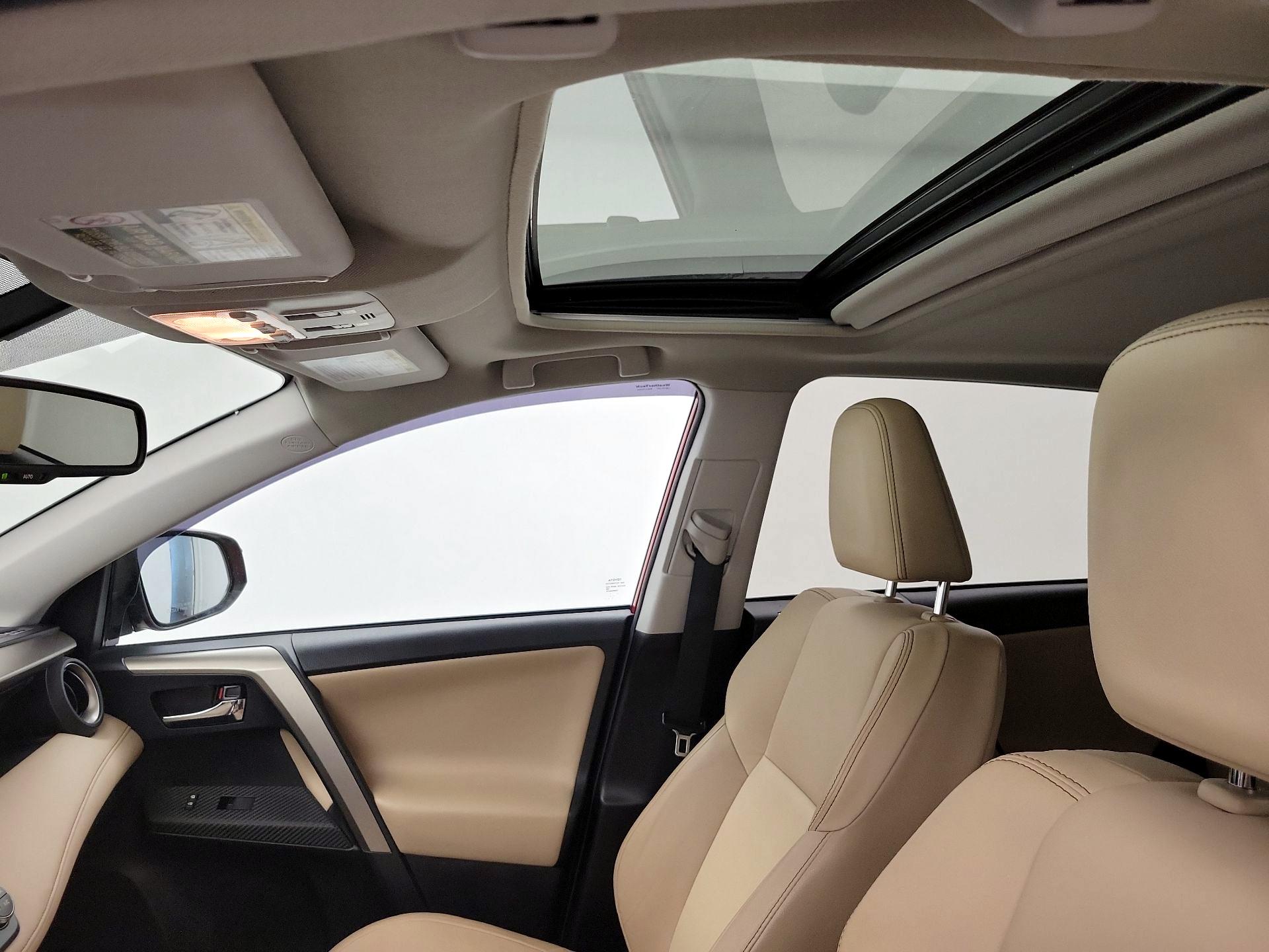 Thumbnail: 2015 Toyota RAV4 - 19