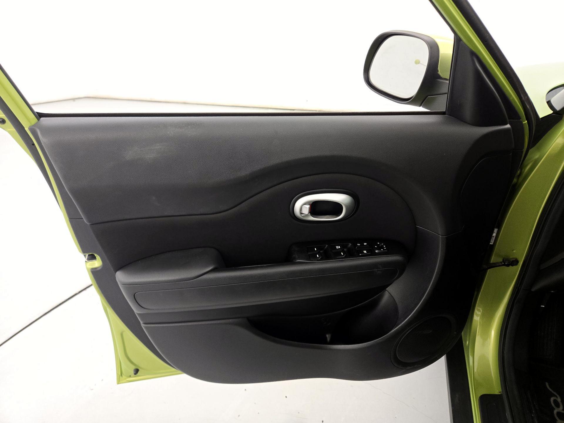 Thumbnail: 2016 Kia Soul - 12