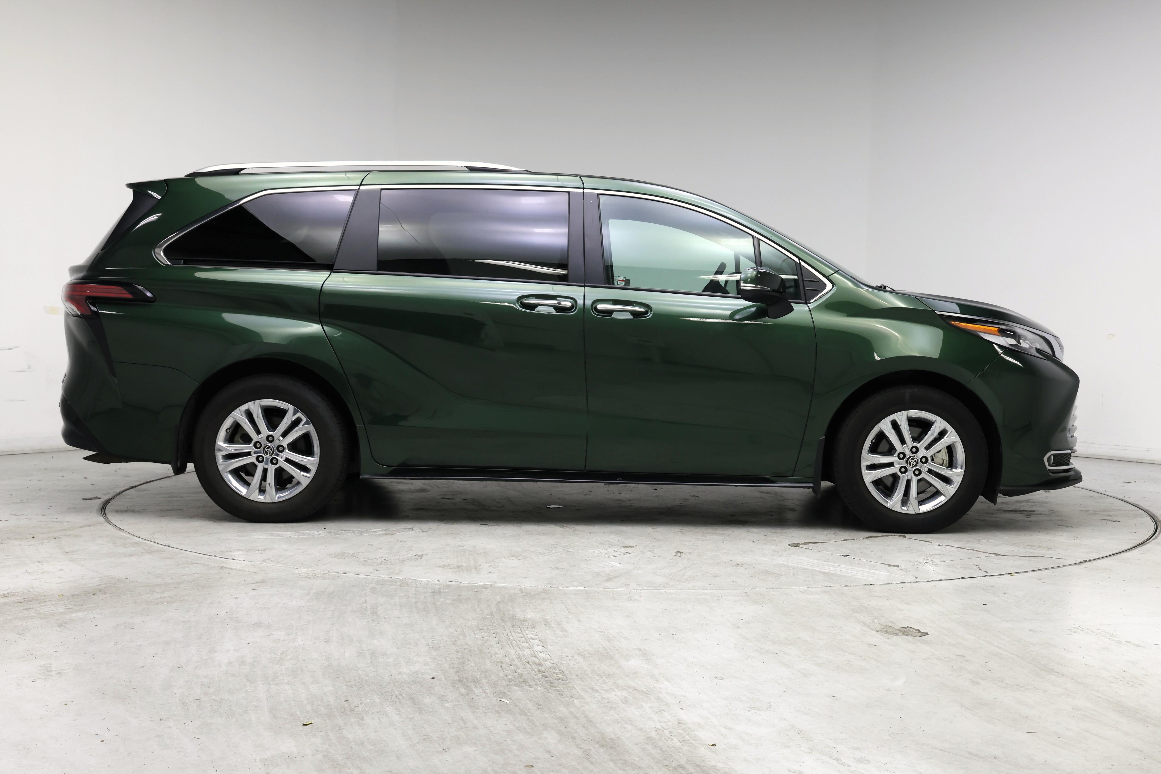 Thumbnail: 2023 Toyota Sienna - 7