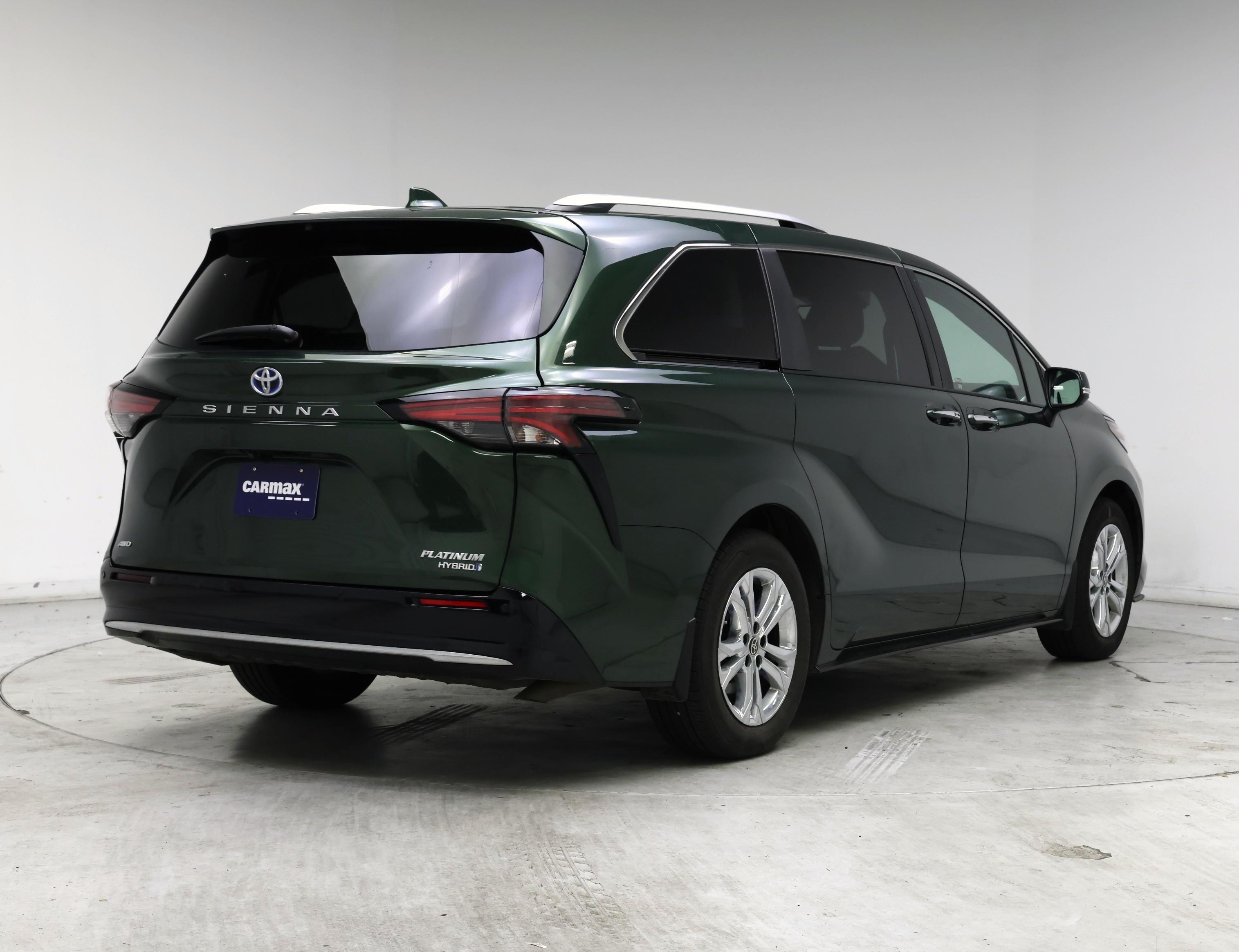 Thumbnail: 2023 Toyota Sienna - 8