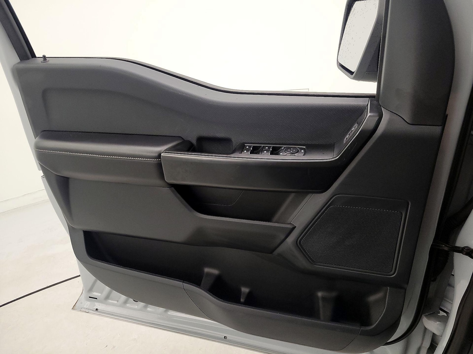 2025 Ford F-150 STX - Photo 13