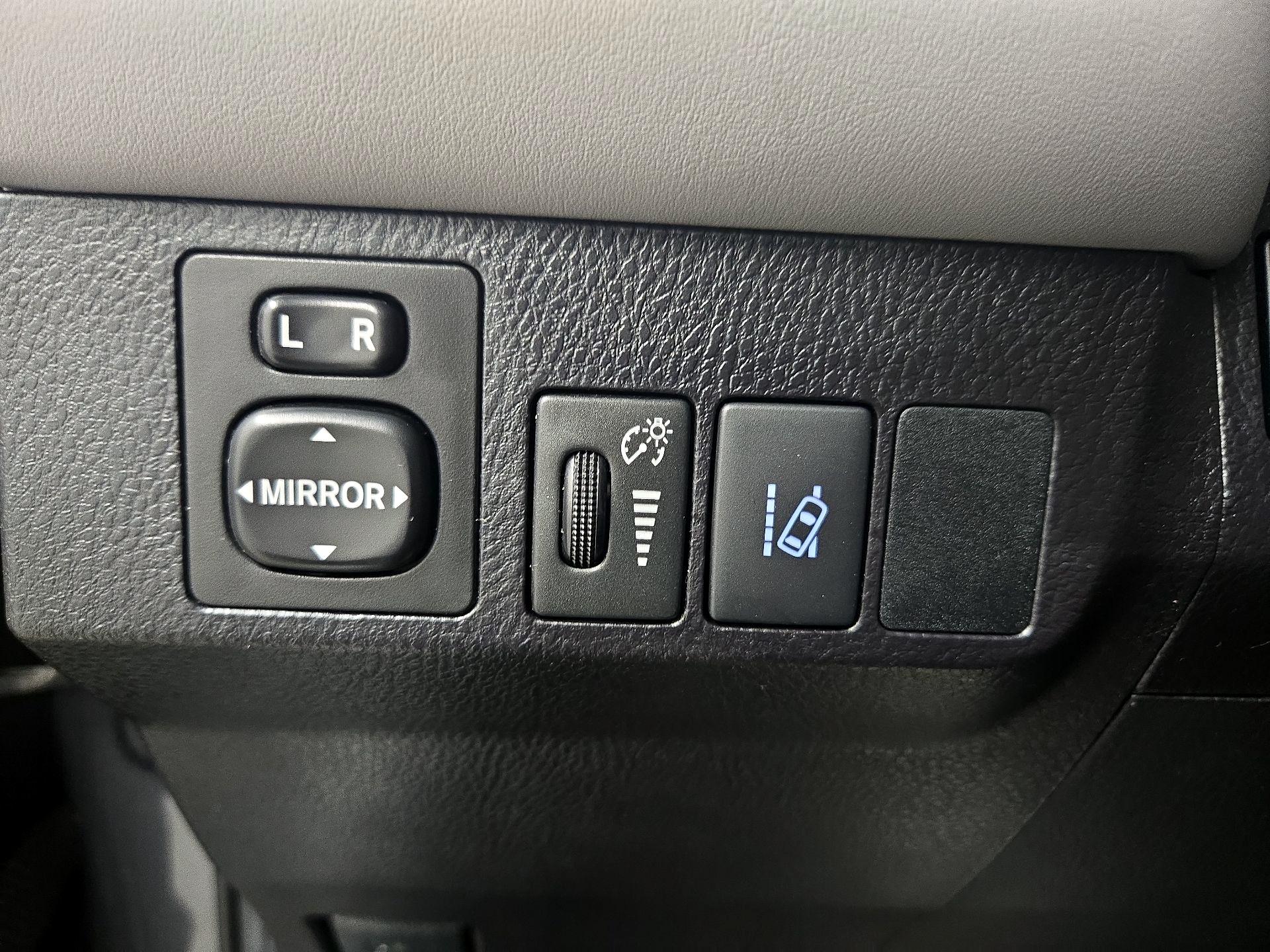 Thumbnail: 2018 Toyota RAV4 - 13