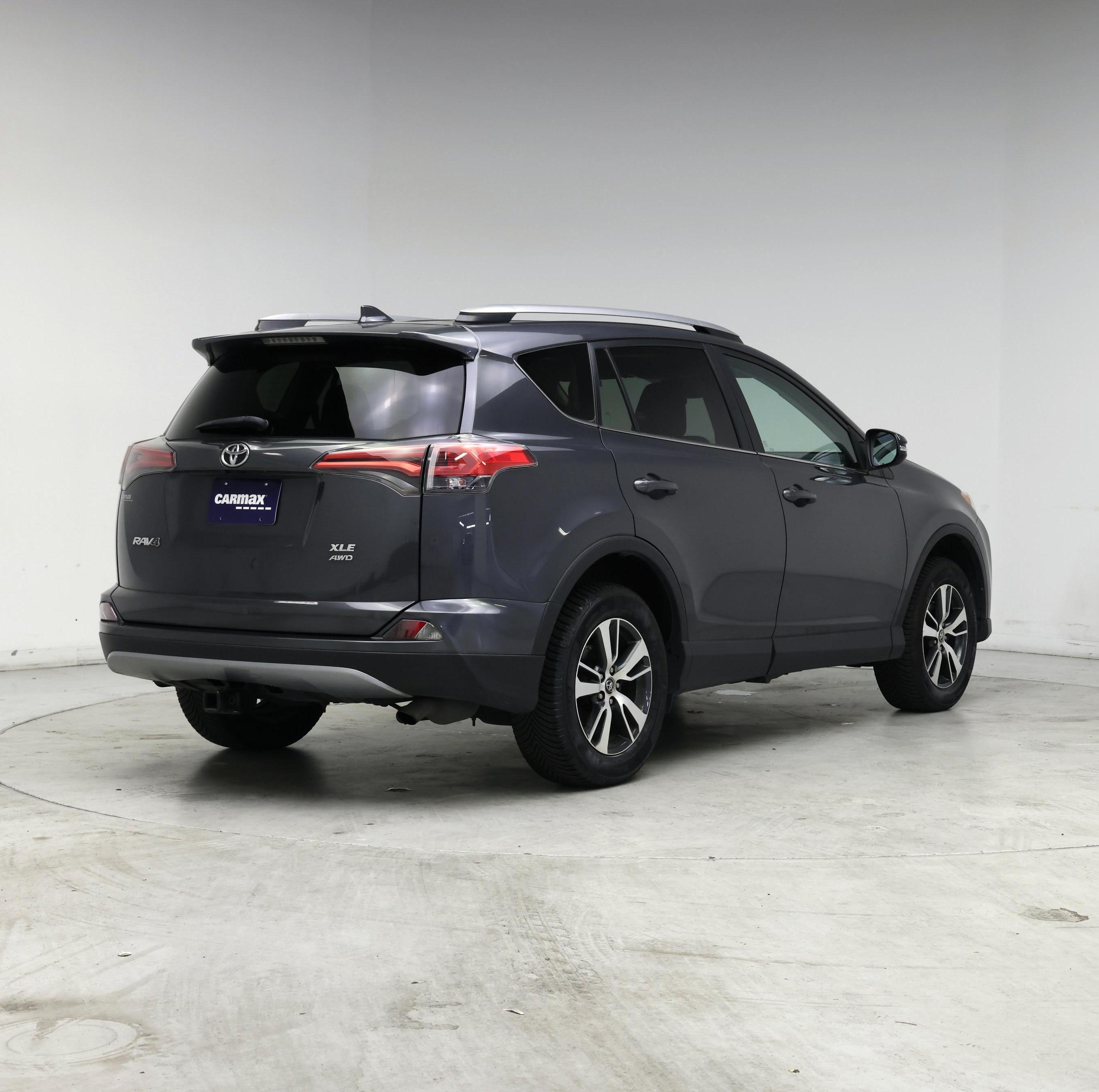 Thumbnail: 2018 Toyota RAV4 - 8